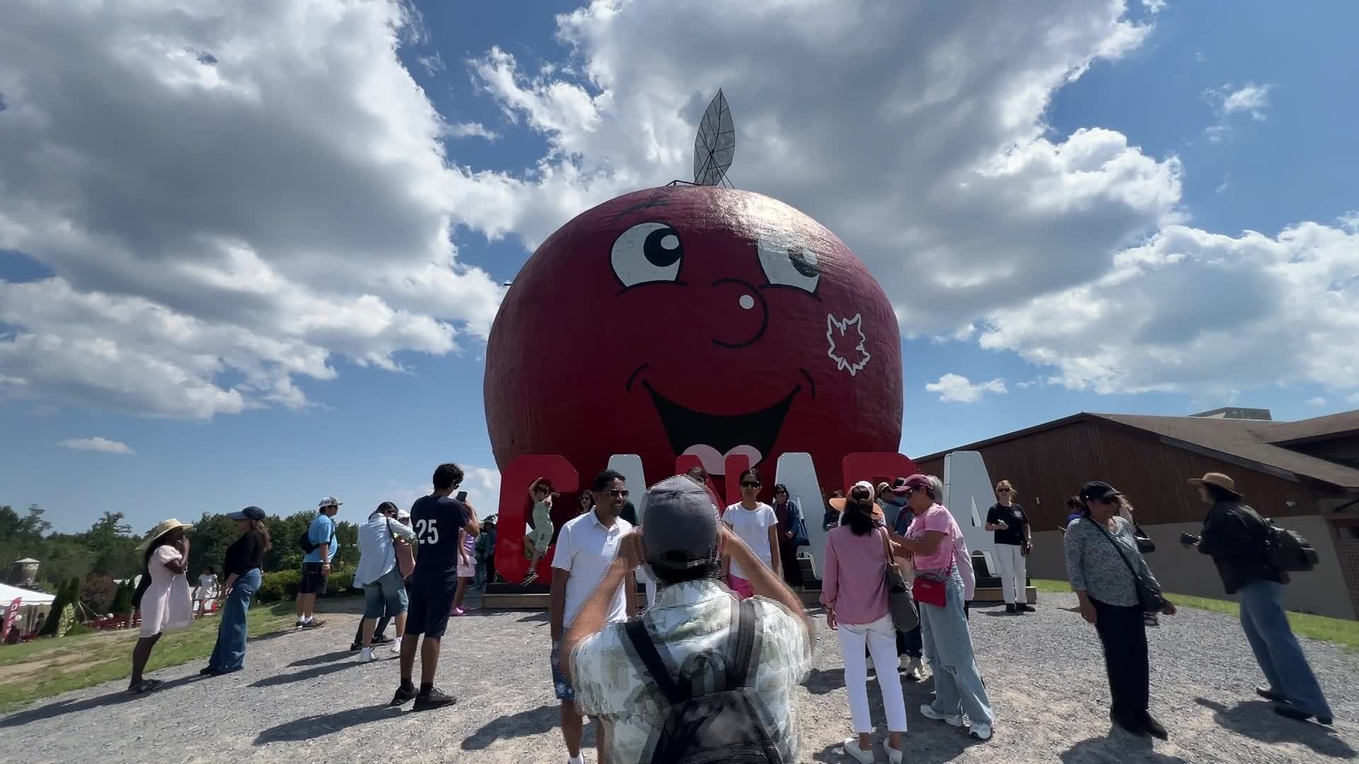 Big Apple in Colborne, Ontario - 07/11/2026