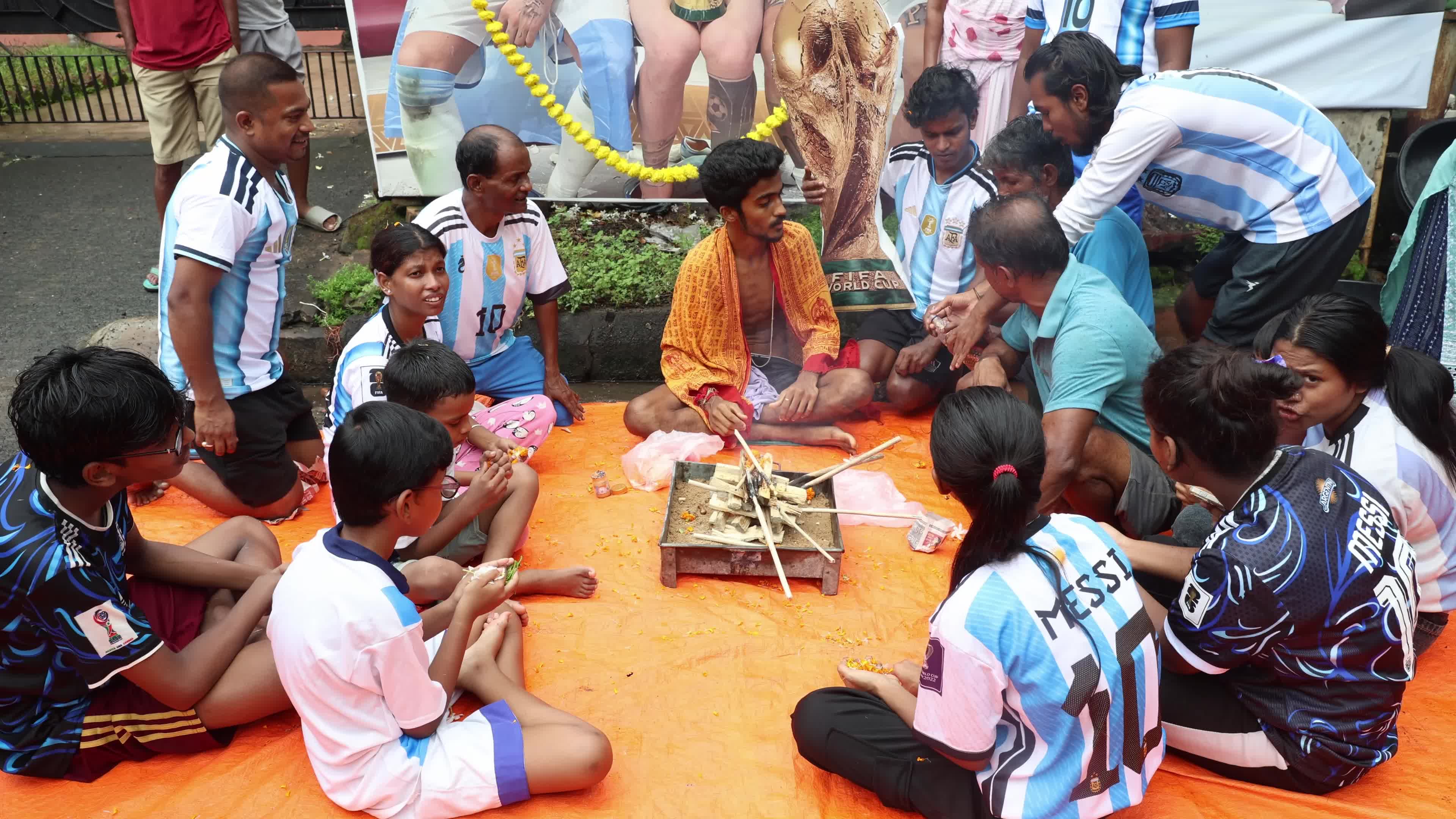 Fans Perform ‘Yagya’ In Kolkata,India