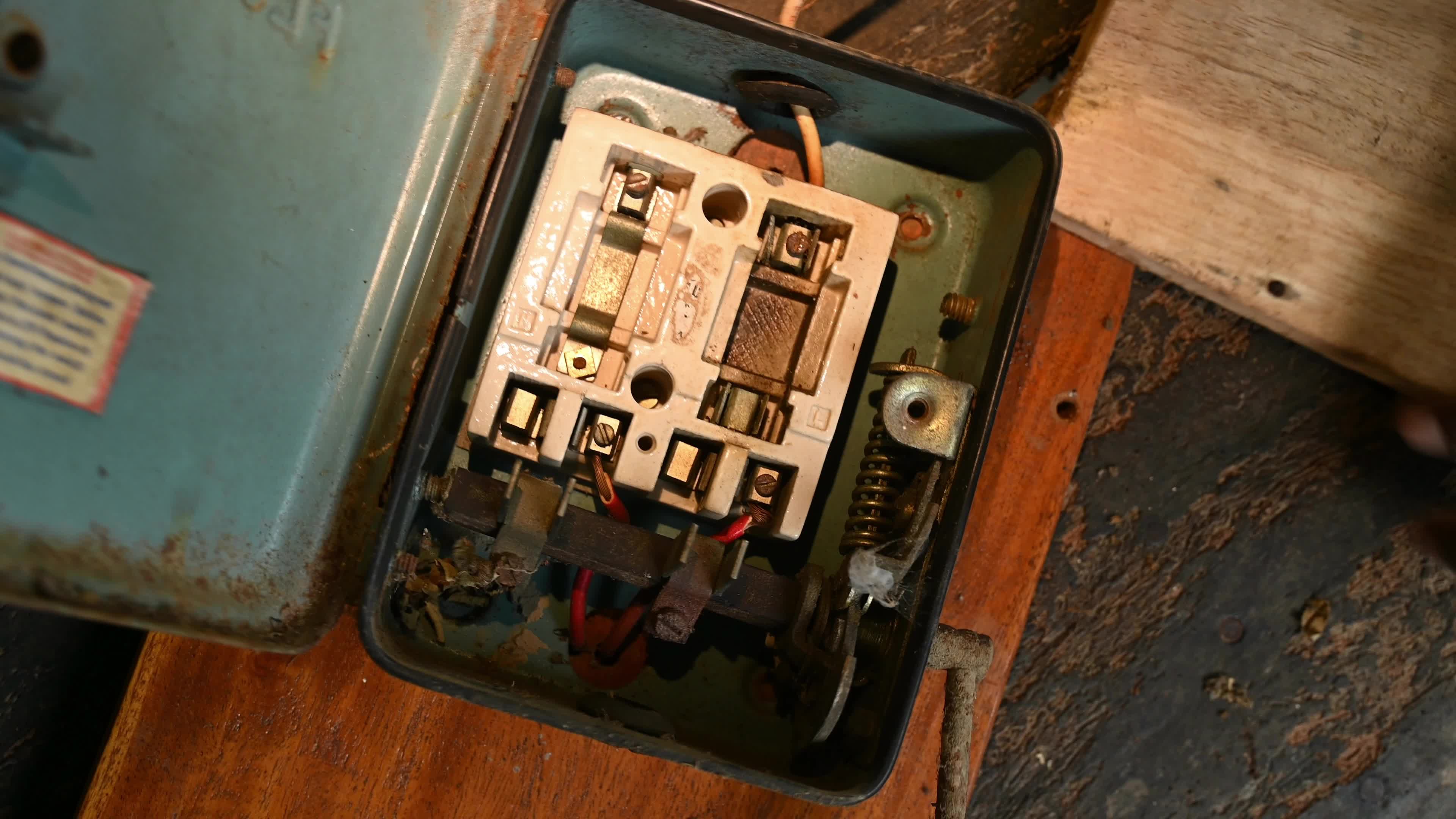 Indian Power Sector - Electricity - Electrician Safety in India
