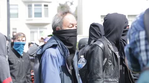 Trump supporters and protesters clash at free speech rally in Berkeley
