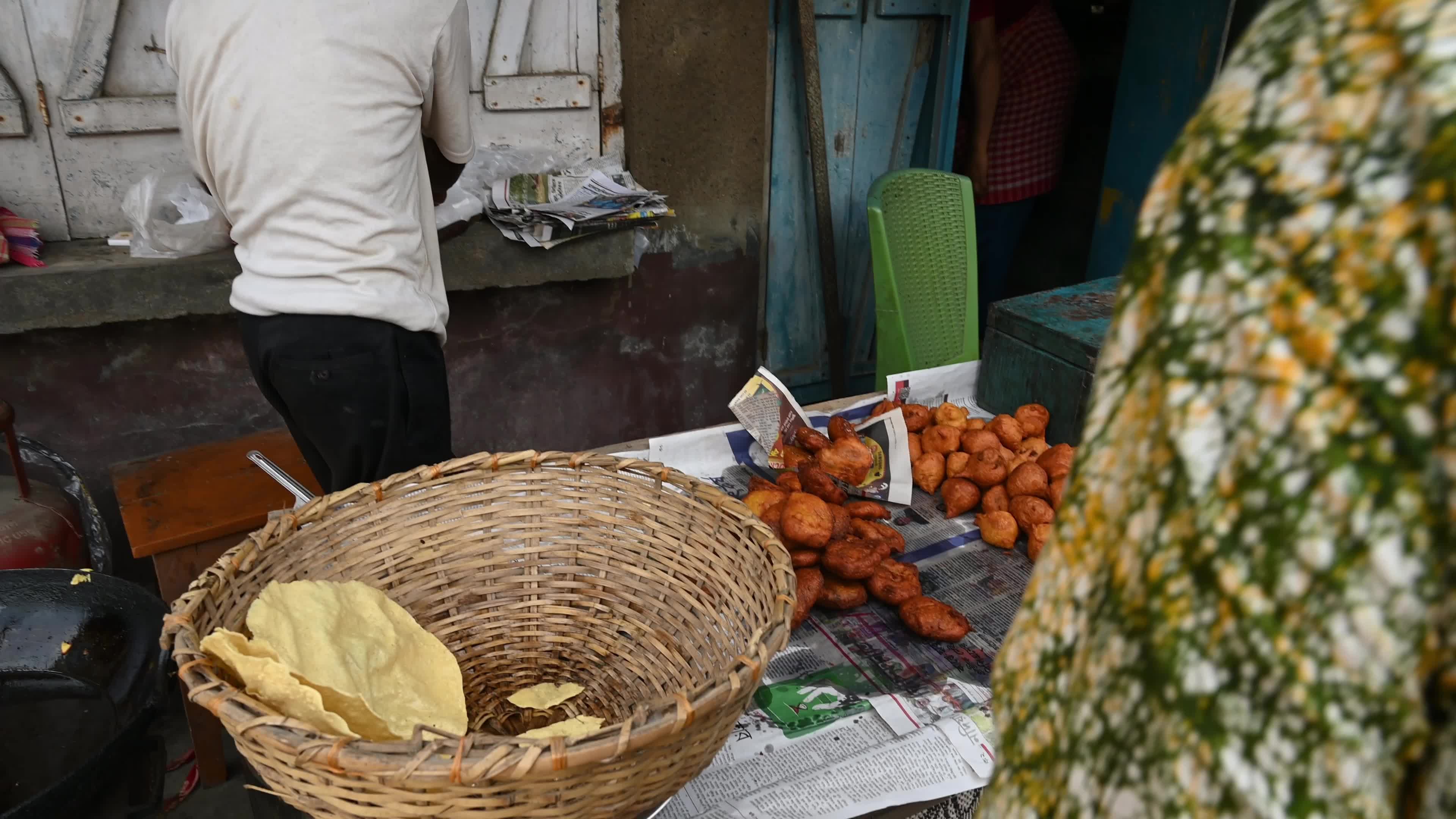 Indian Street Food - Telebhaja (deep-fried Fritters)