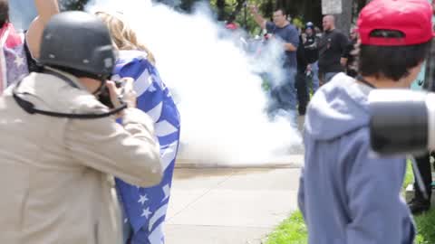 Trump supporters and protesters clash at free speech rally in Berkeley