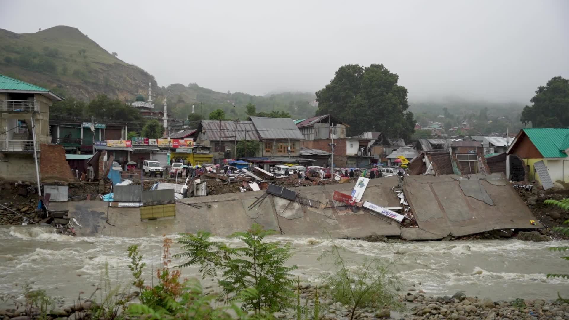 Heavy Rains, Cloudbursts Trigger Flash Floods Across Jammu and Kashmir.