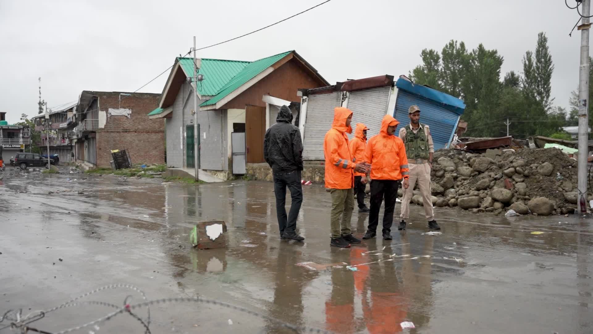 Heavy Rains, Cloudbursts Trigger Flash Floods Across Jammu and Kashmir.