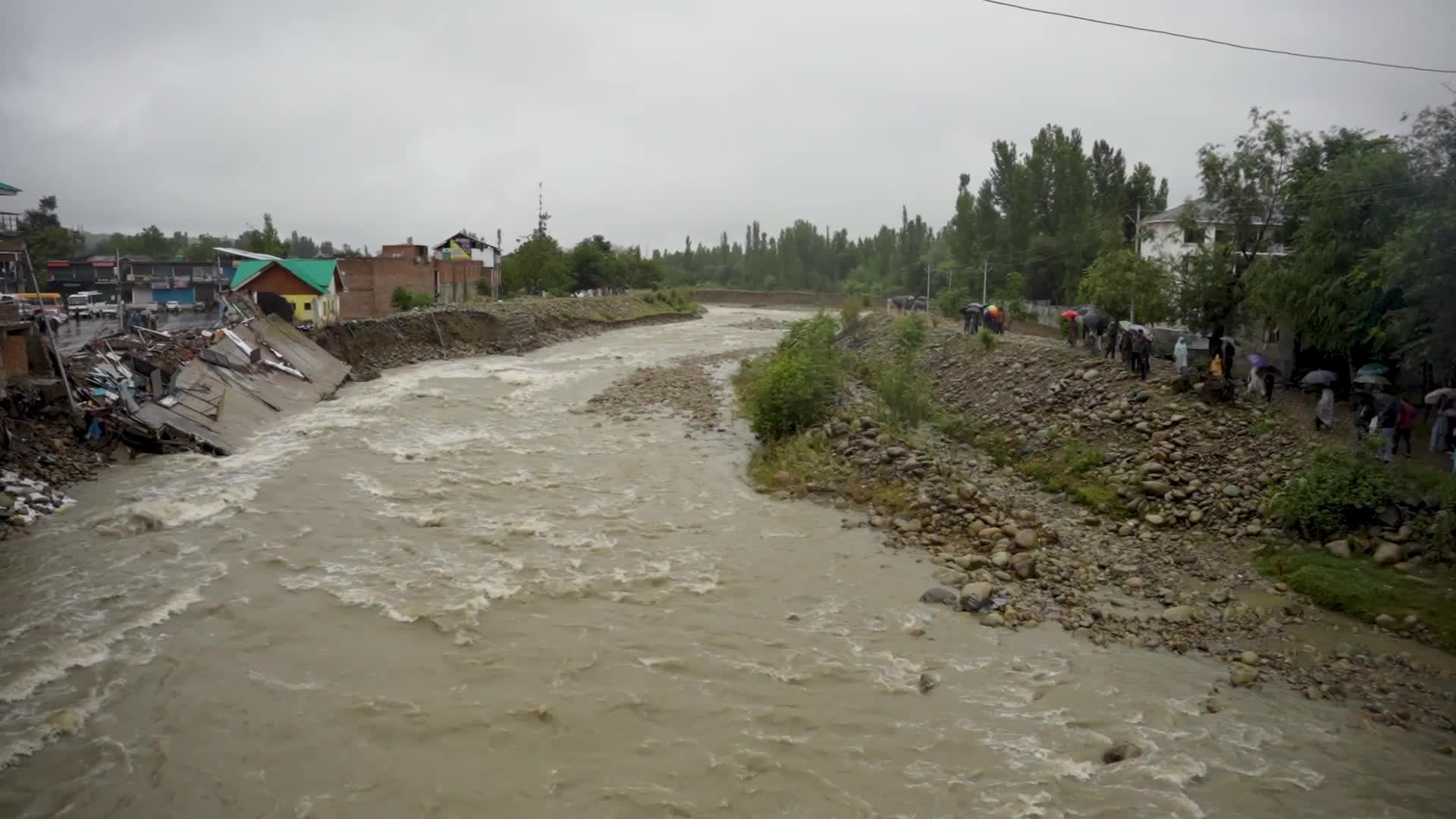 Heavy Rains, Cloudbursts Trigger Flash Floods Across Jammu and Kashmir.