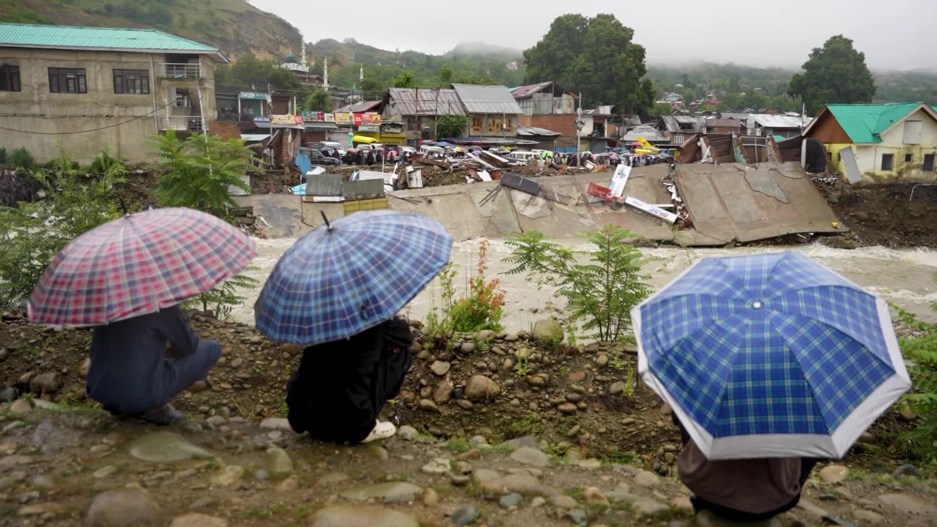 Heavy Rains, Cloudbursts Trigger Flash Floods Across Jammu and Kashmir.