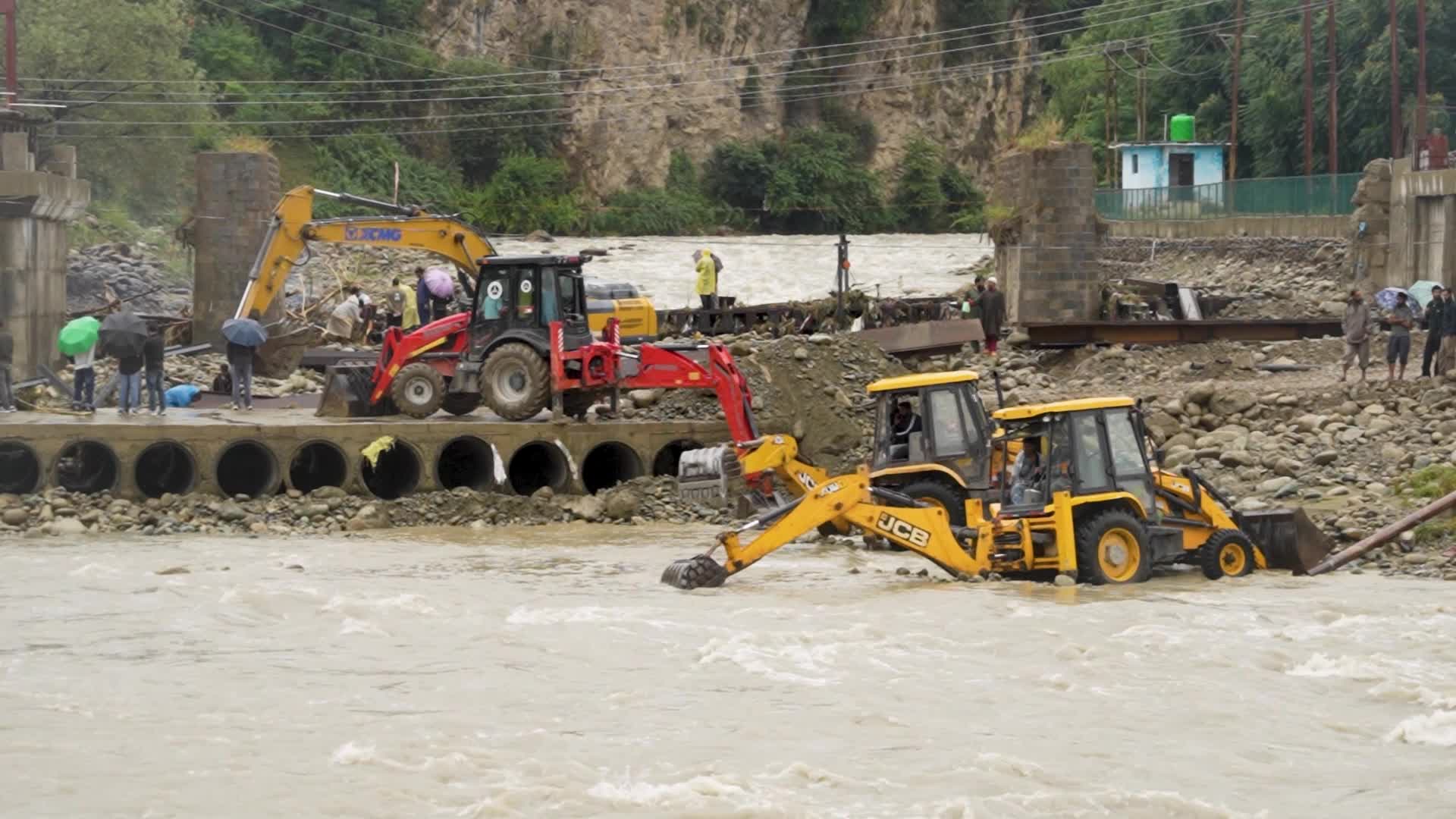 Heavy Rains, Cloudbursts Trigger Flash Floods Across Jammu and Kashmir.