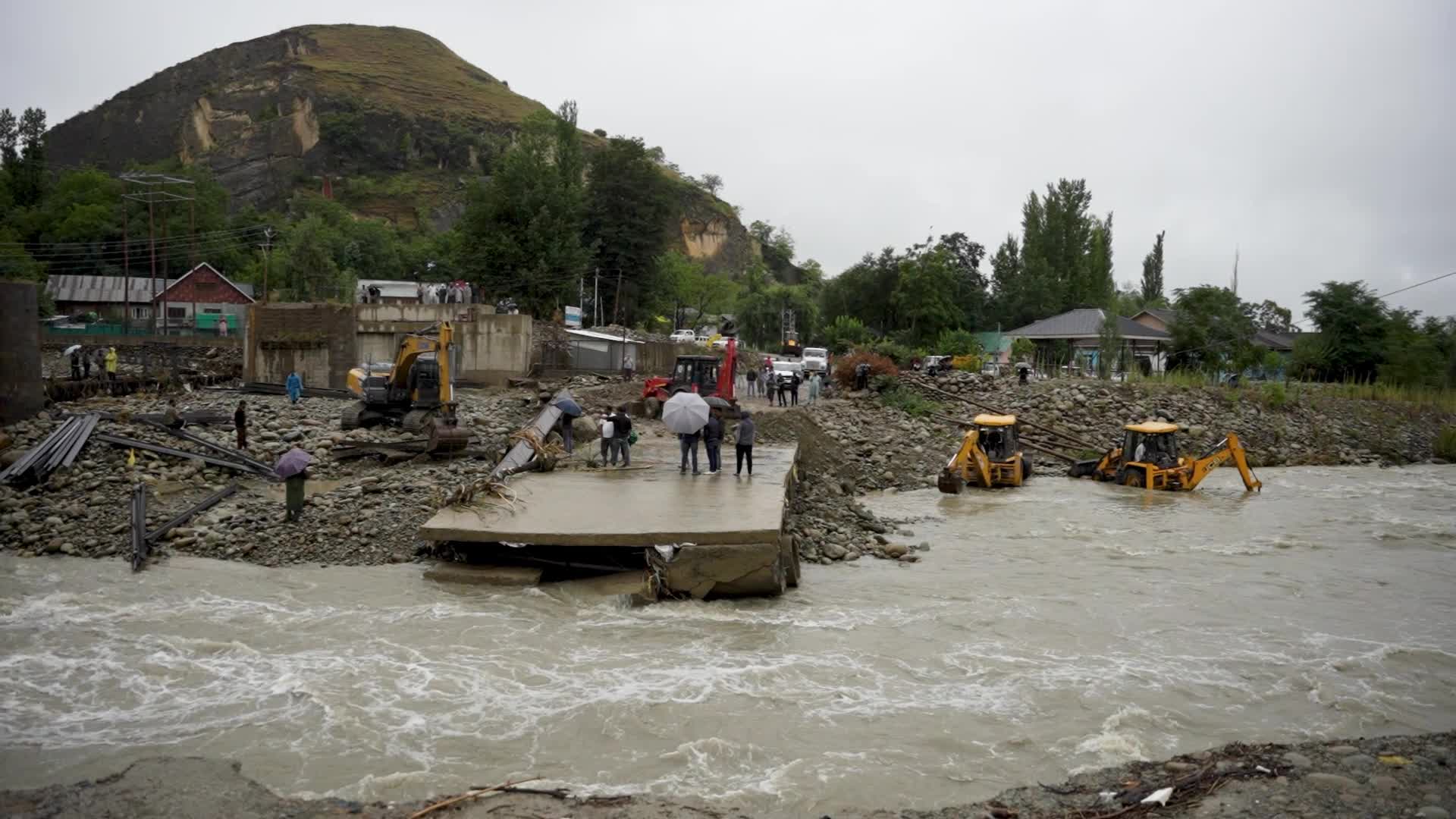 Heavy Rains, Cloudbursts Trigger Flash Floods Across Jammu and Kashmir.