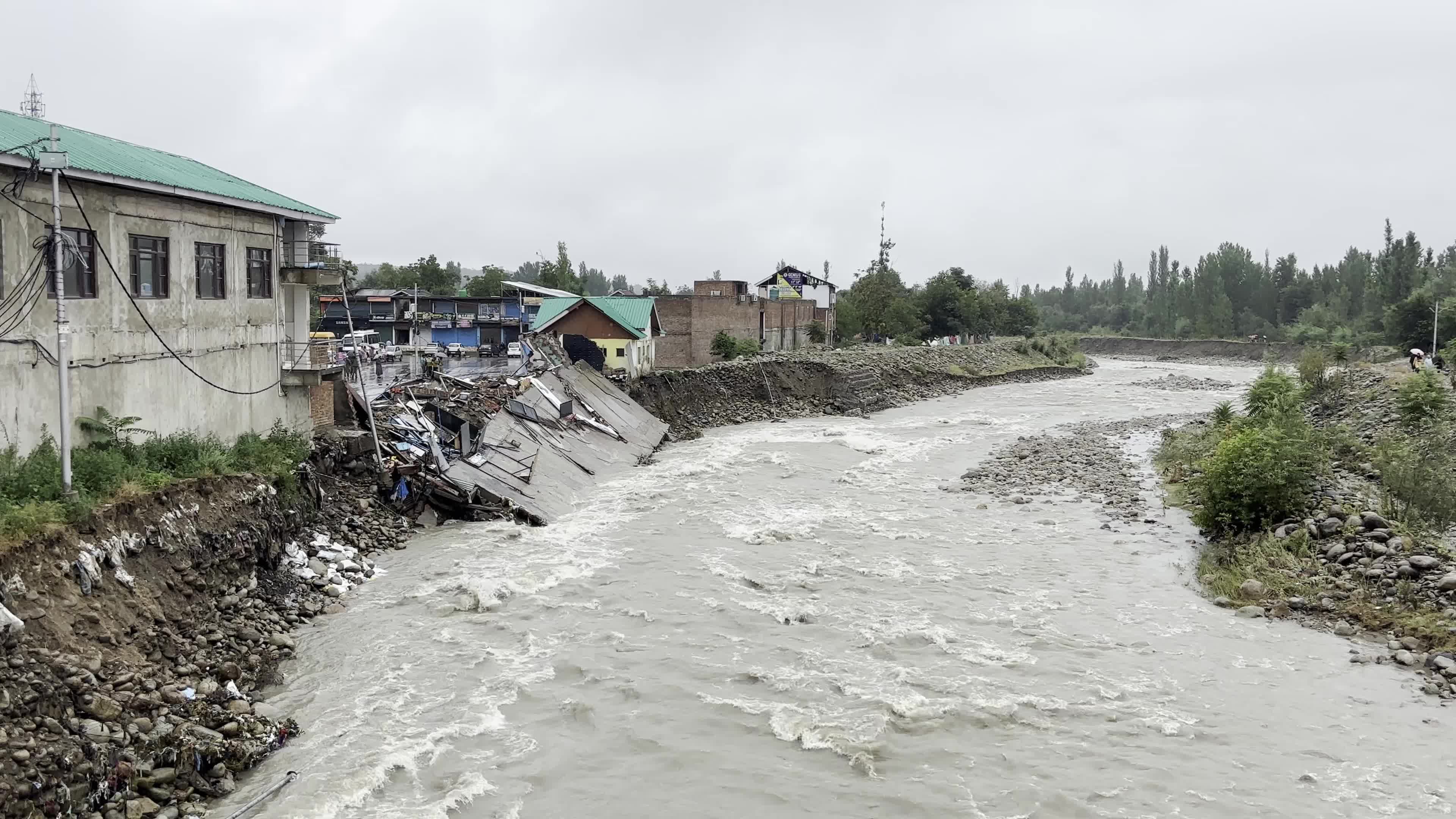 Deadly Floods Hit Kashmir, India