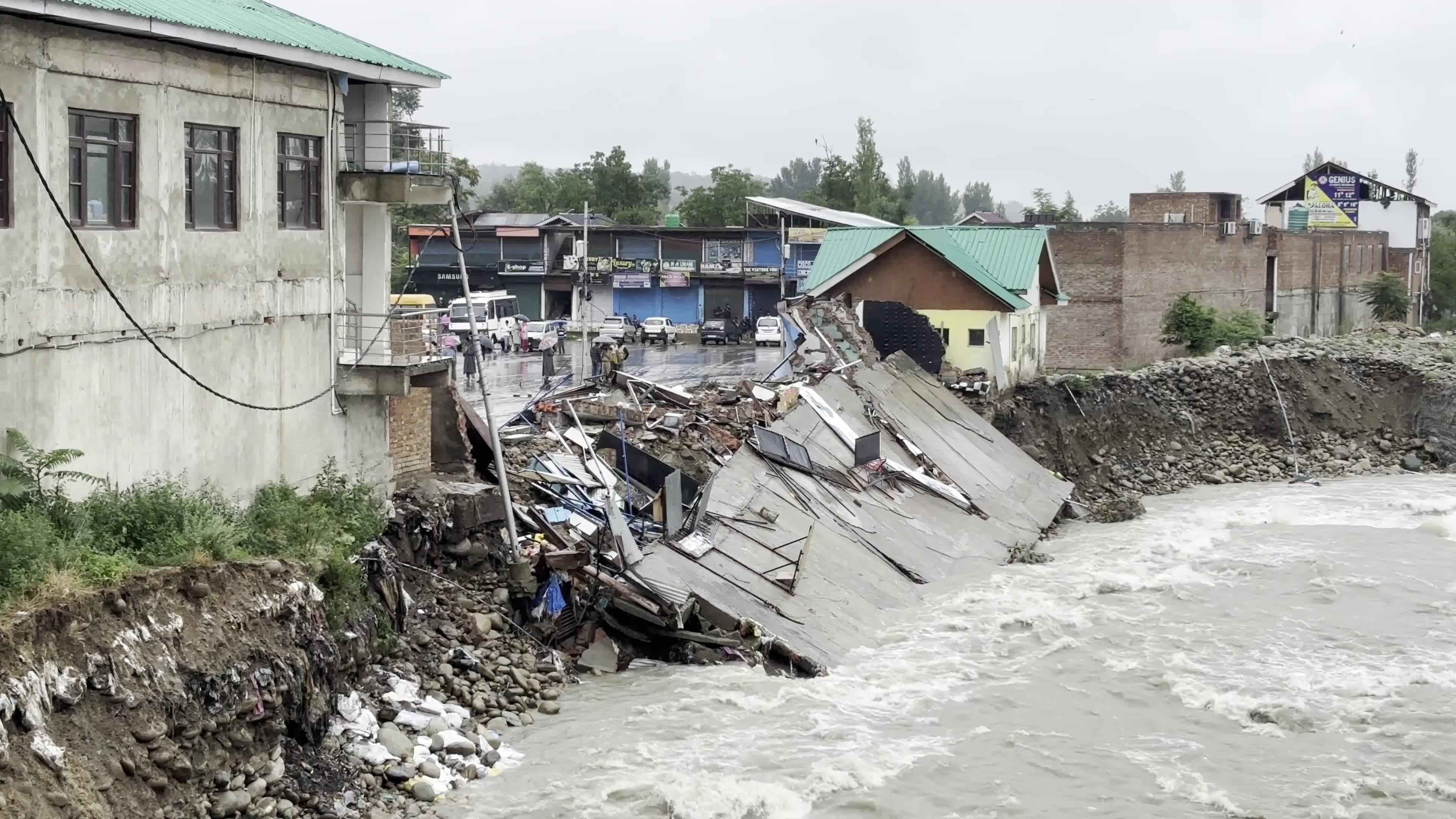 Deadly Floods Hit Kashmir, India