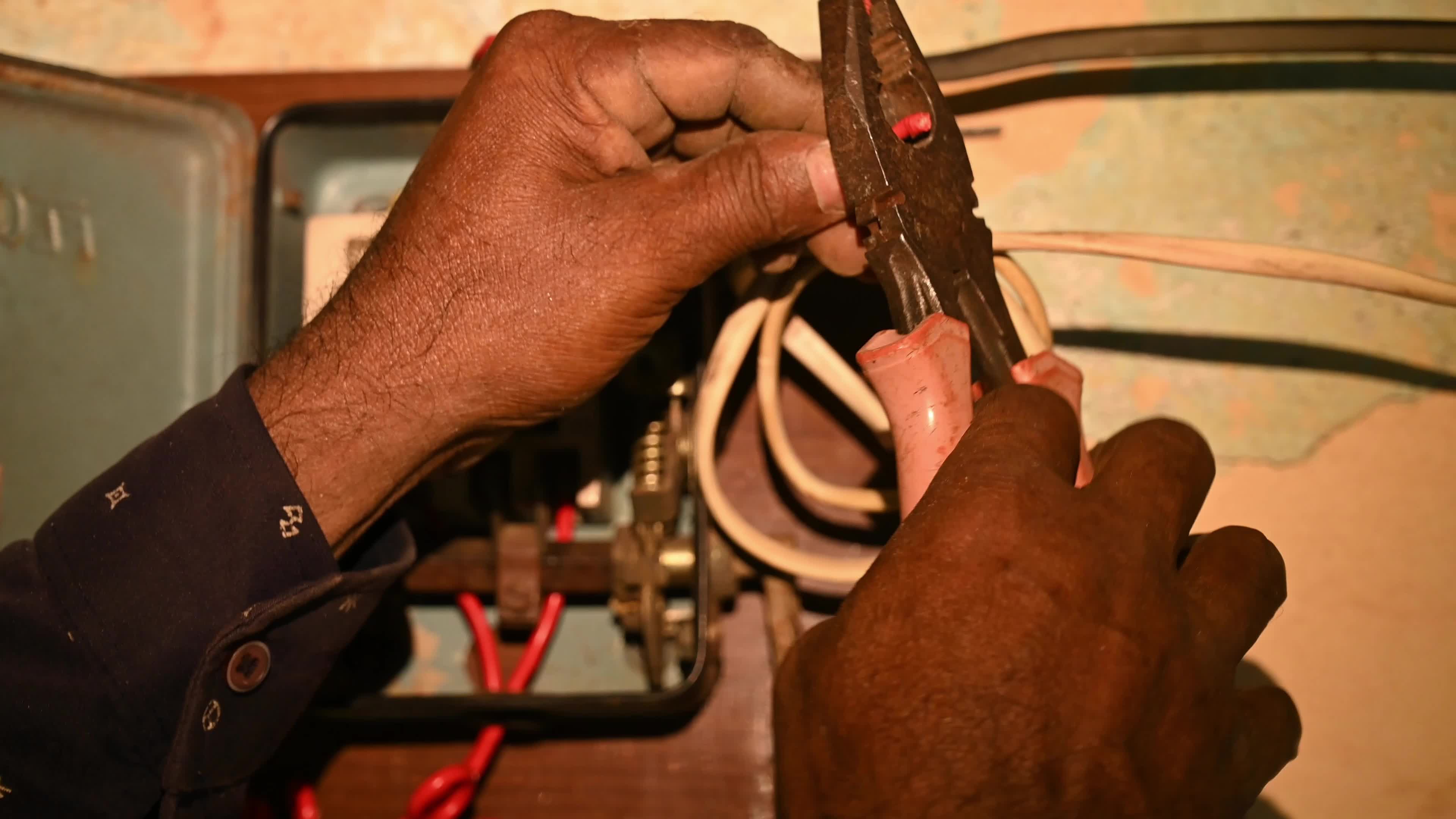 Indian Power Sector - Electricity - Electrician Safety in India