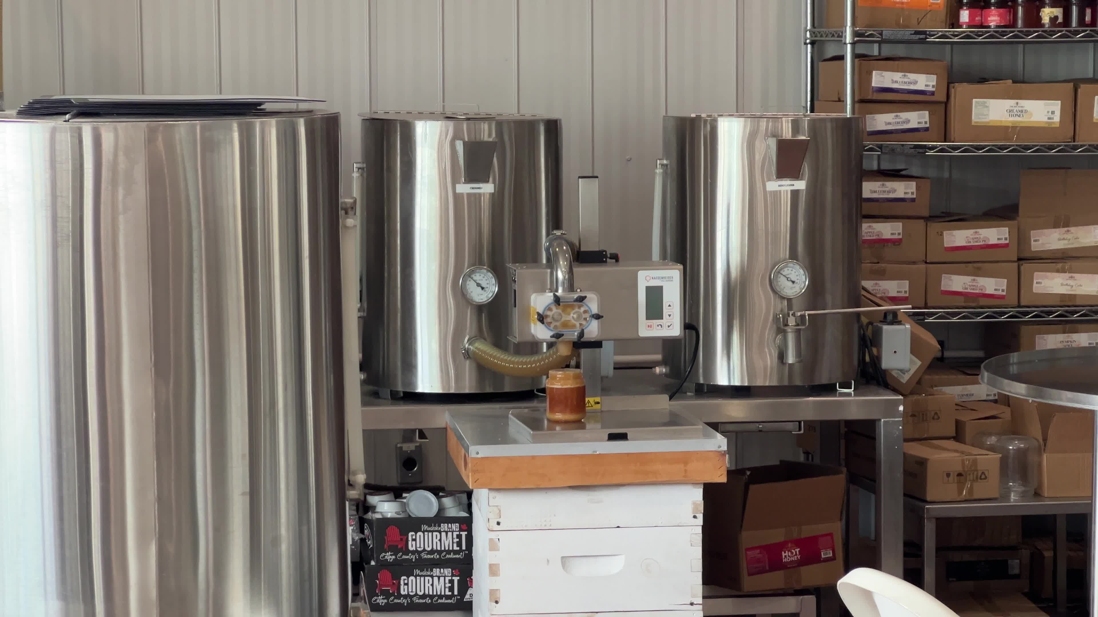 Honey production in Canada