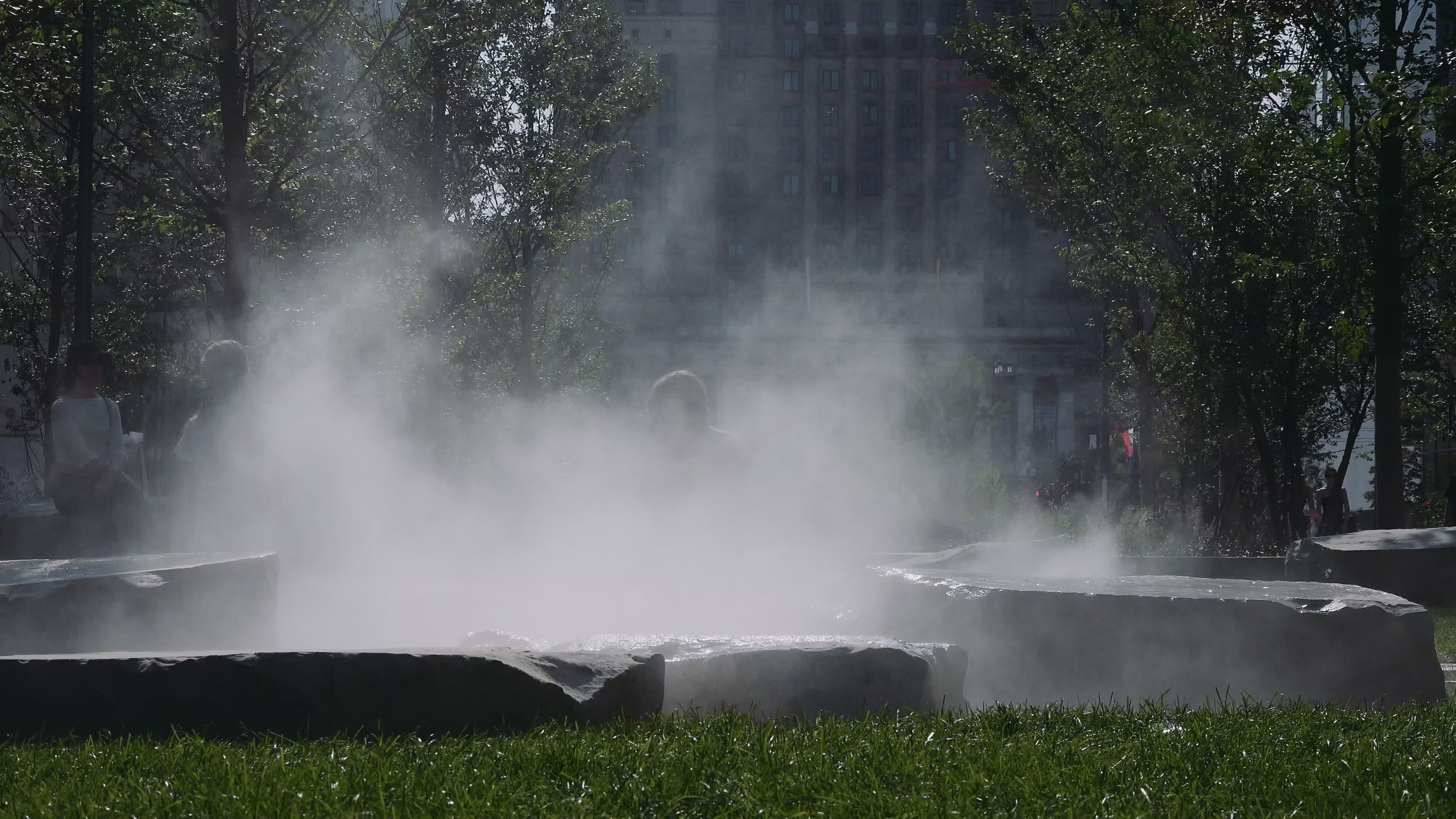 Poland Swelters as Nationwide Heat Alerts Issued, Record Temperature May Fall