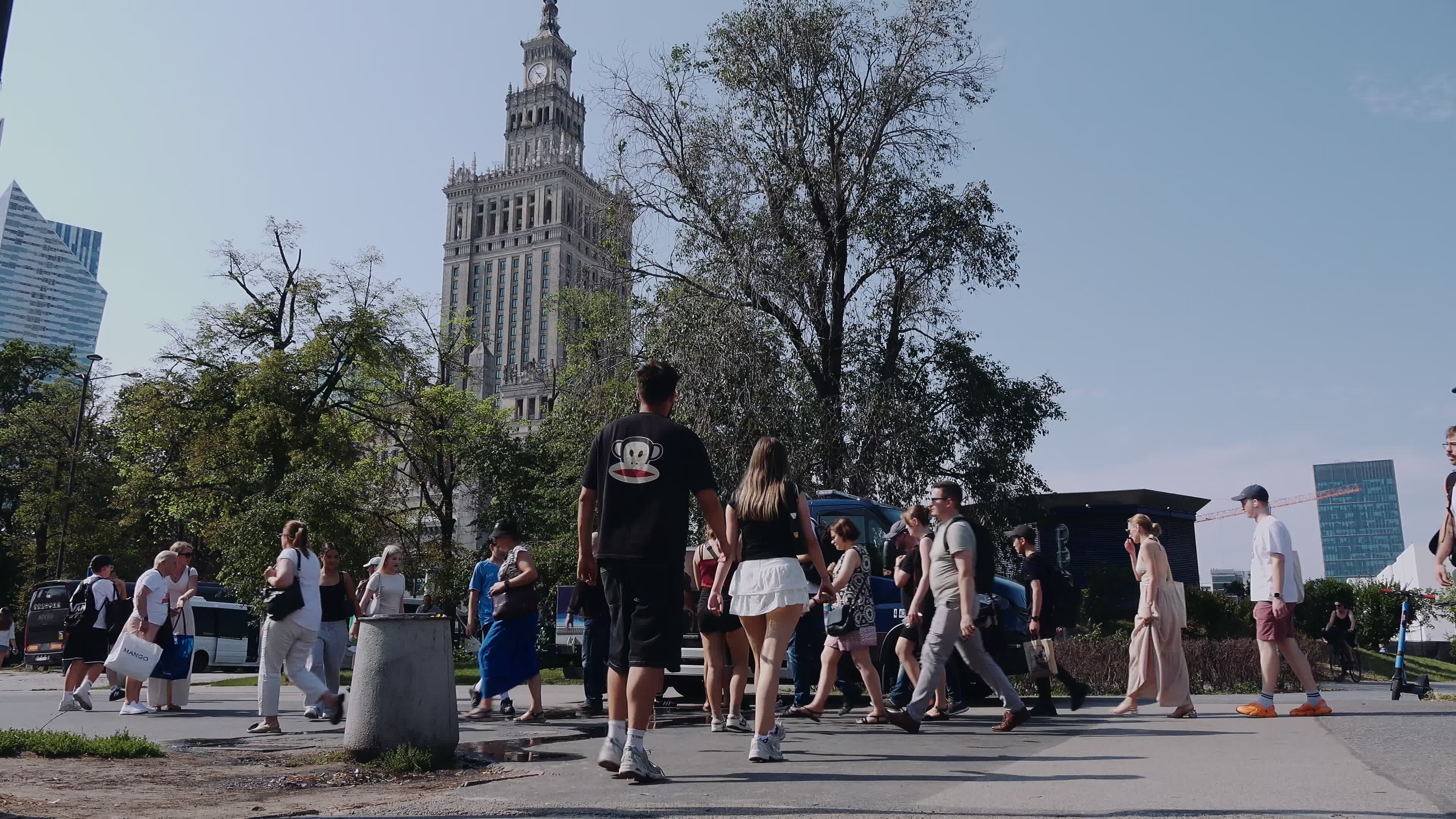 Poland Swelters as Nationwide Heat Alerts Issued, Record Temperature May Fall