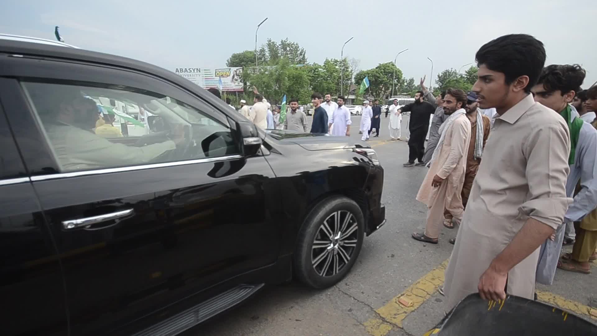 Jamaat-e-Islami Workers Block Peshawar Toll Plaza During Nationwide Strike Against Inflation