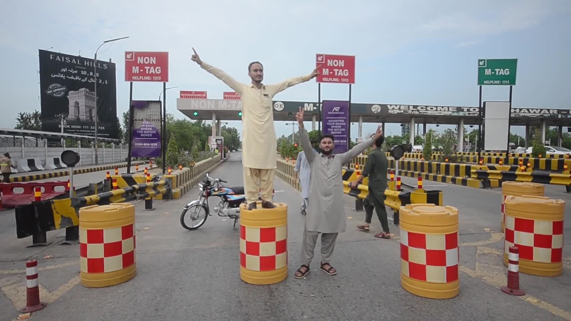 Jamaat-e-Islami Workers Block Peshawar Toll Plaza During Nationwide Wheel-Jam Strike