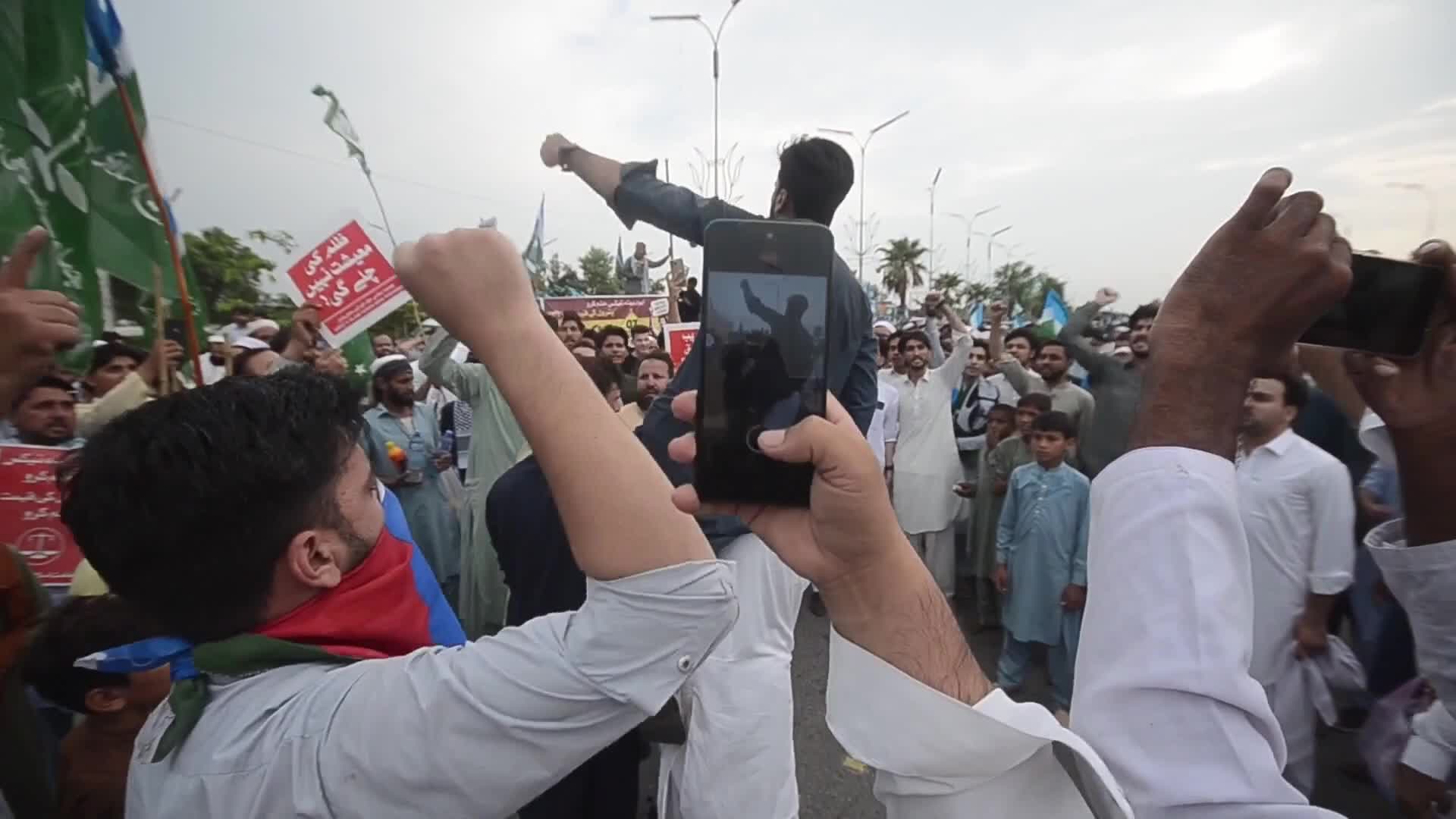 Jamaat-e-Islami Workers Block Peshawar Toll Plaza During Nationwide Wheel-Jam Strike