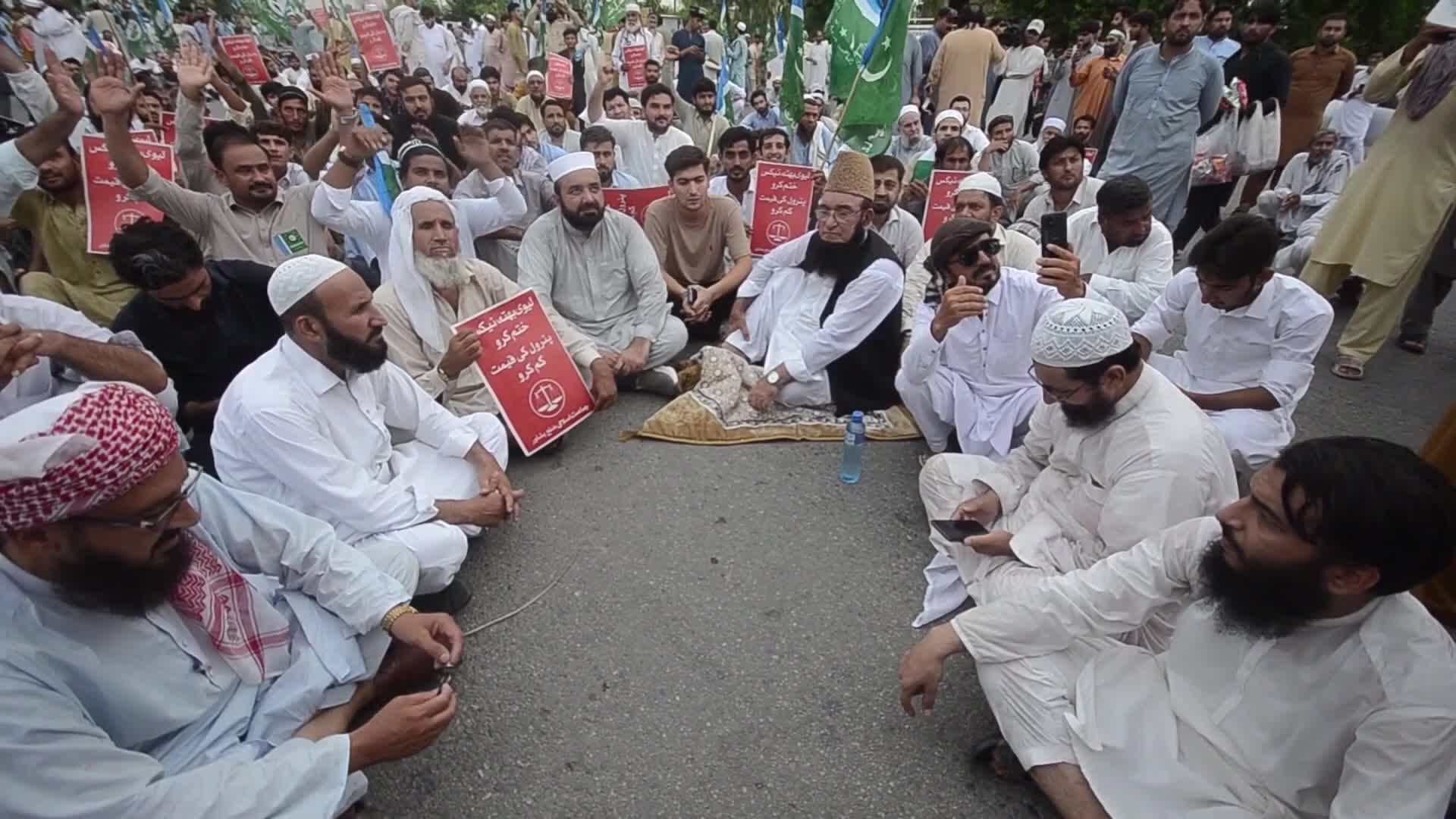 Jamaat-e-Islami Workers Block Peshawar Toll Plaza During Nationwide Wheel-Jam Strike