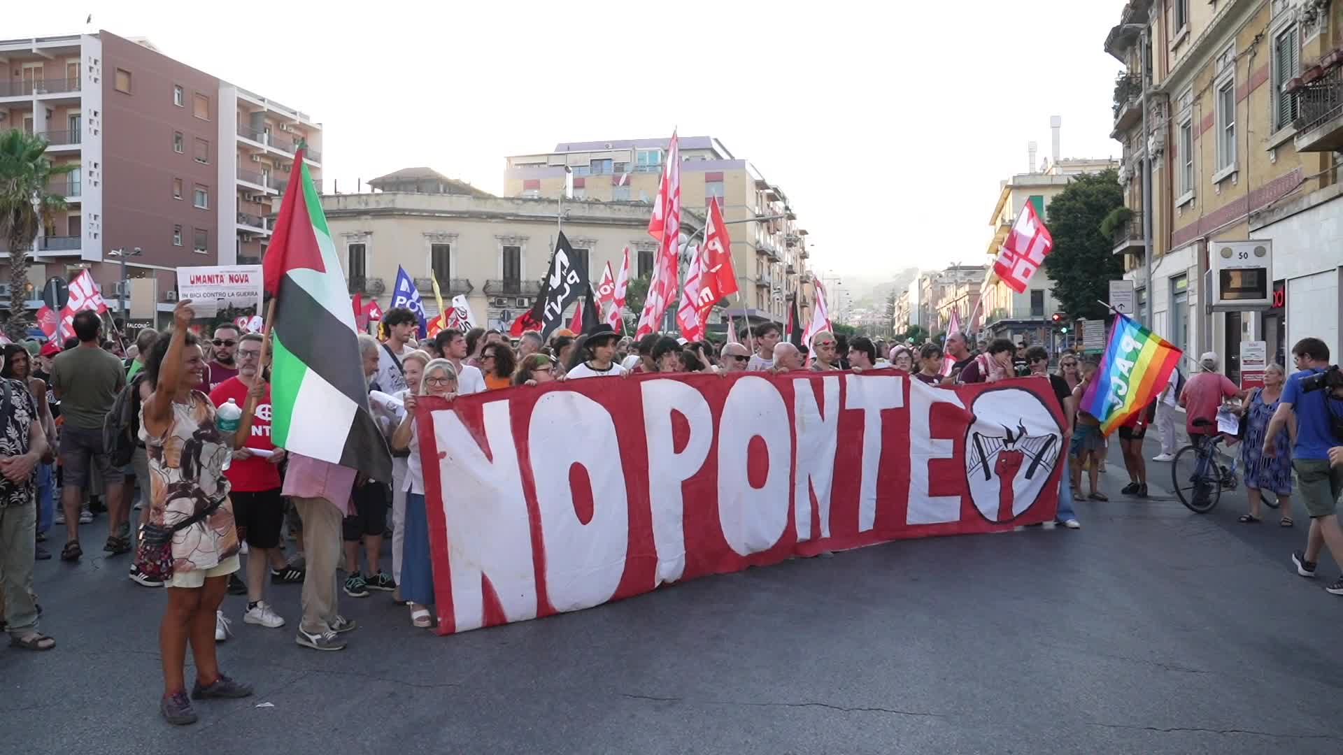 Demonstration against the construction of the "Bridge over the Strait of Messina."