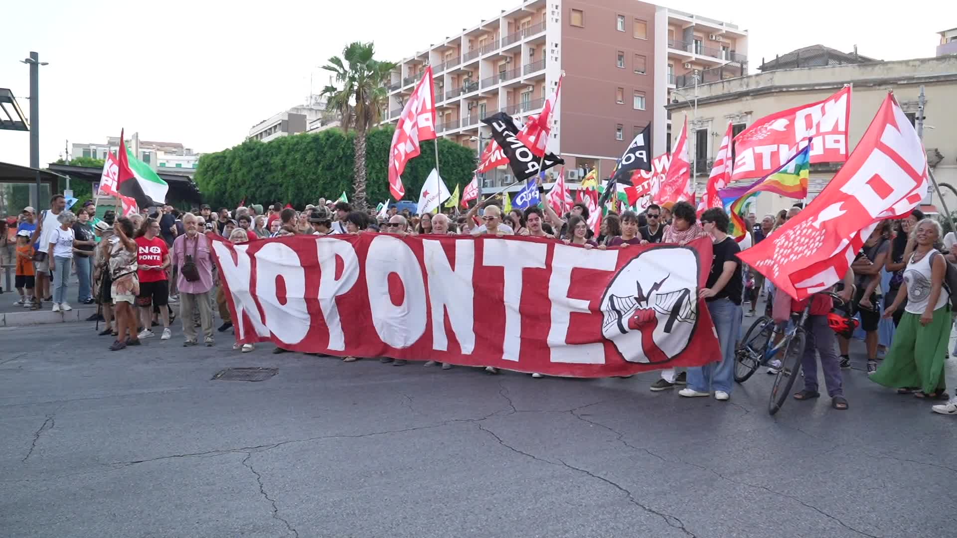 Demonstration against the construction of the "Bridge over the Strait of Messina."