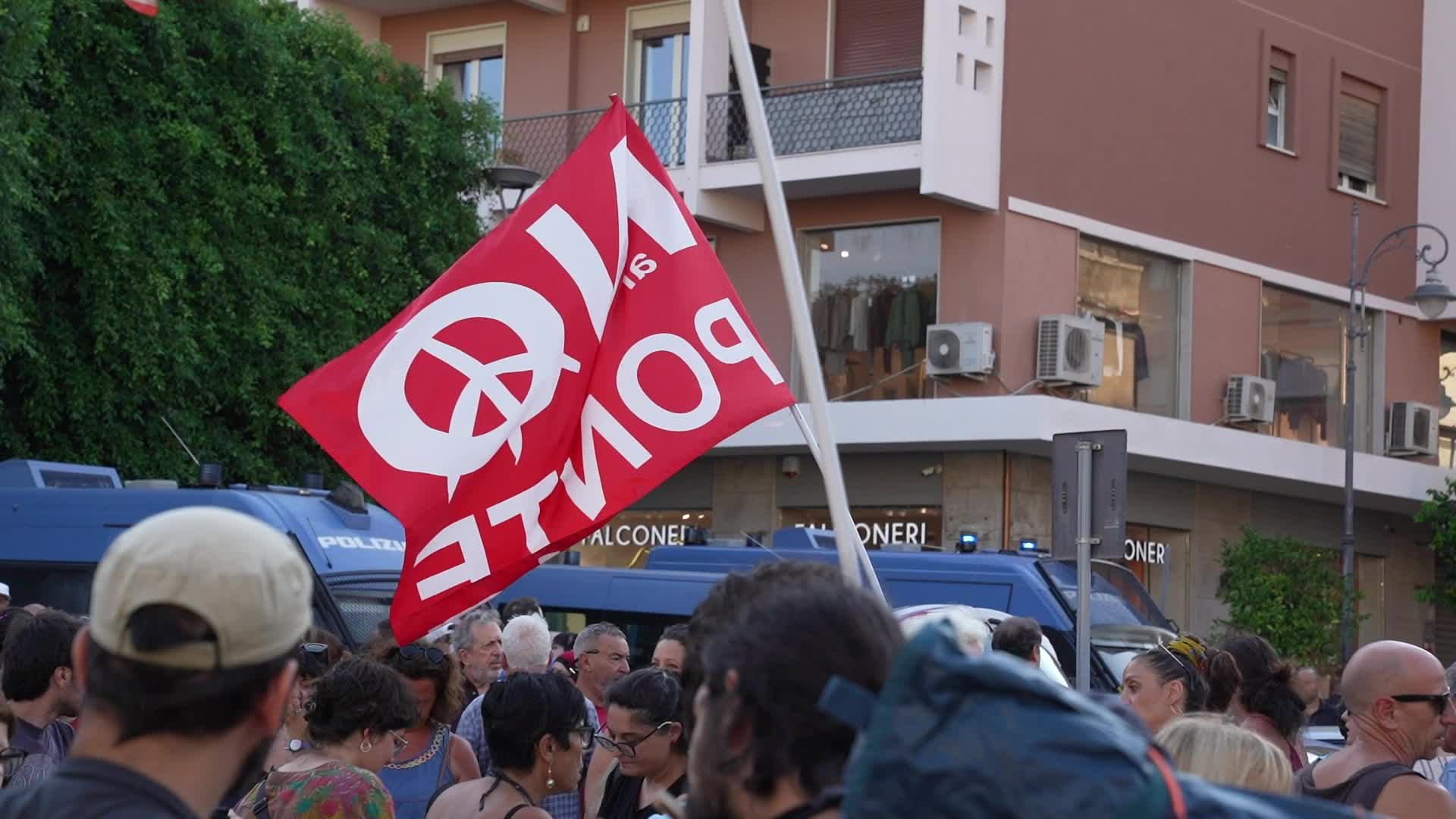Demonstration against the construction of the "Bridge over the Strait of Messina."