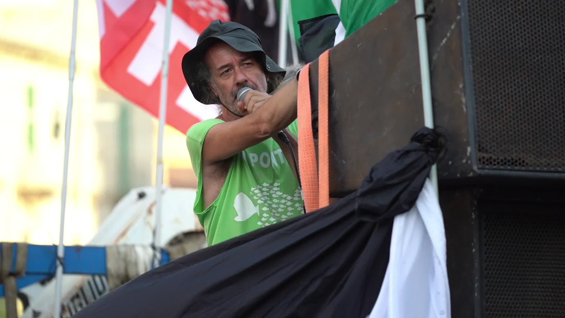 Demonstration against the construction of the "Bridge over the Strait of Messina."