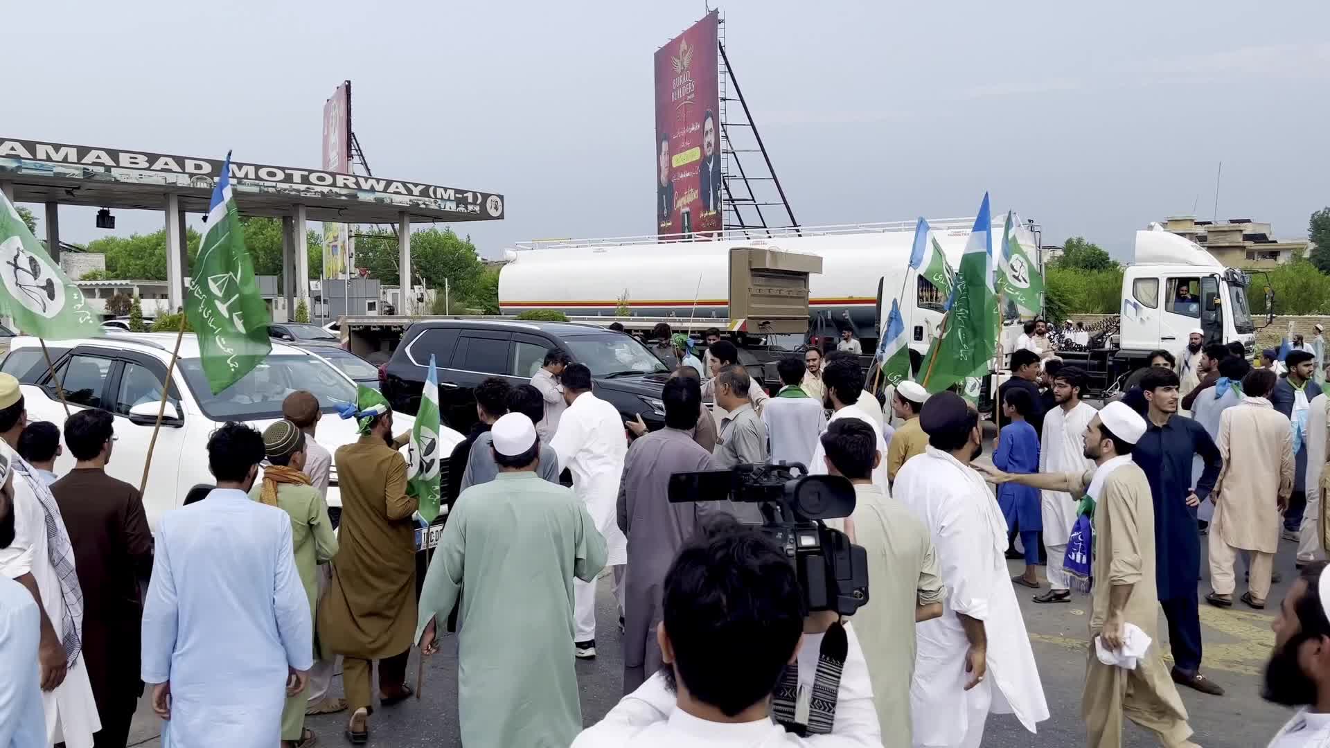 Islamic political party JI protest against fuel price hike in Peshawar
