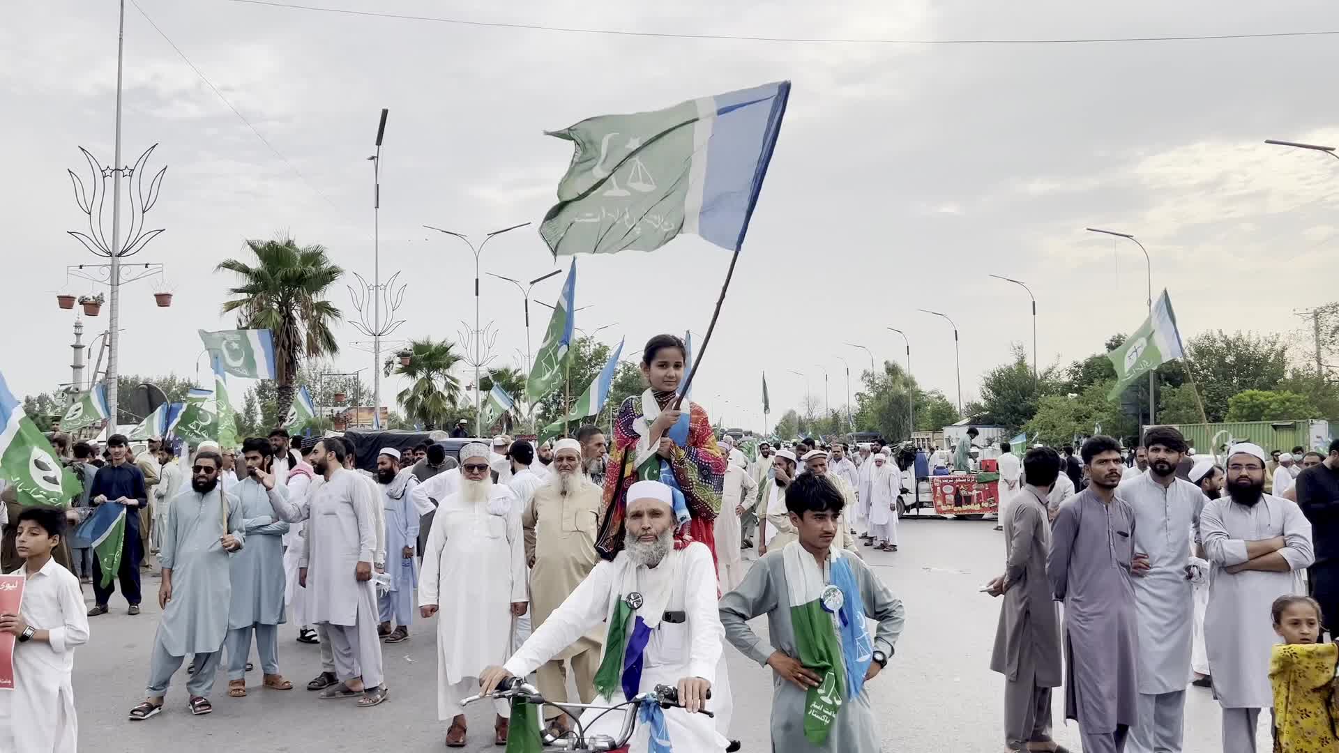 Islamic political party JI protest against fuel price hike in Peshawar