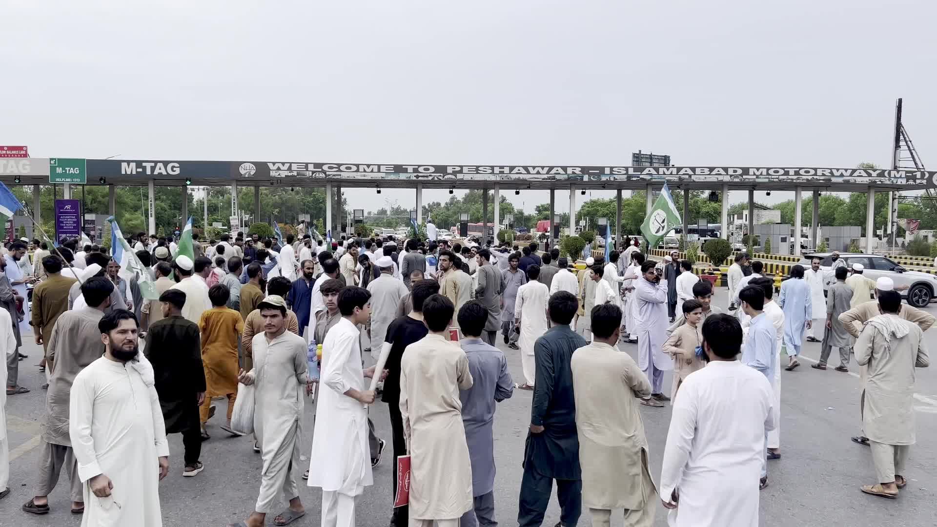 Islamic political party JI protest against fuel price hike in Peshawar
