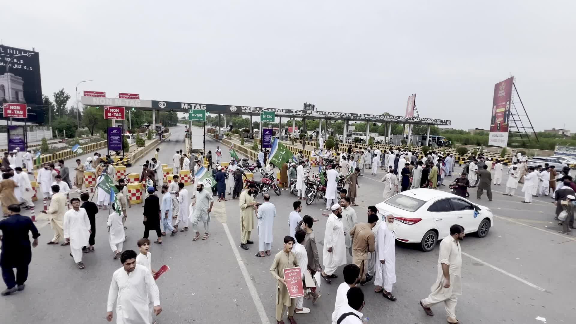 Islamic political party JI protest against fuel price hike in Peshawar