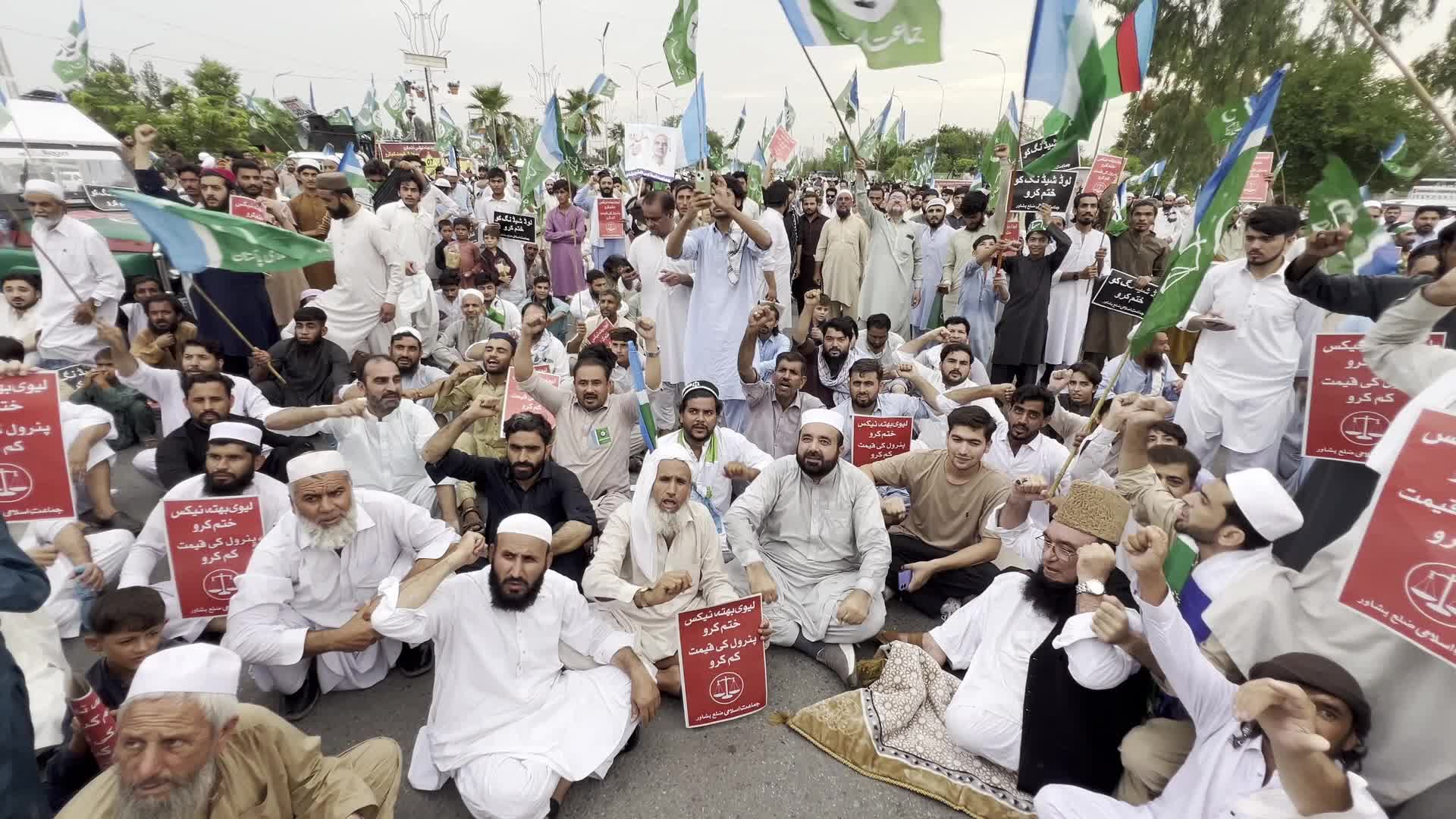 Islamic political party JI protest against fuel price hike in Peshawar