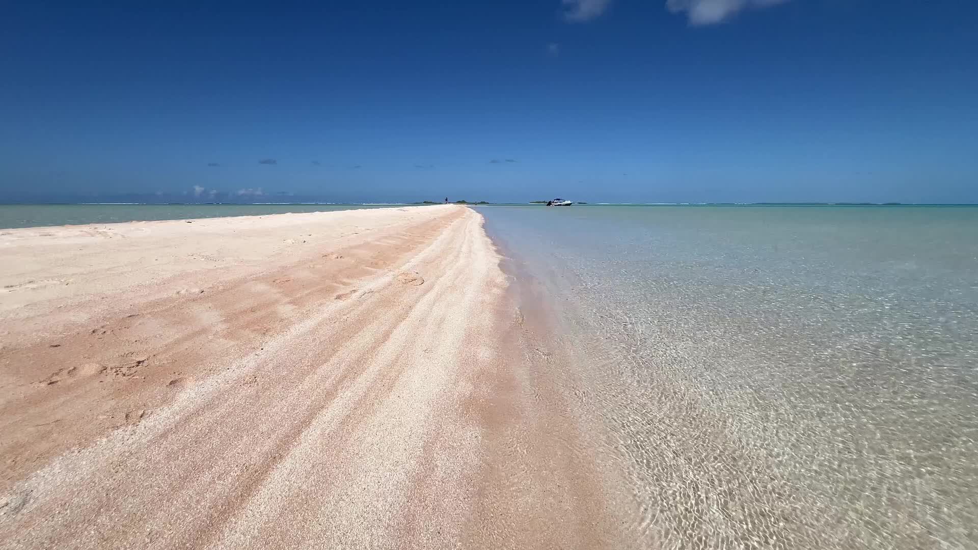 Les Sables Roses in Rangiroa