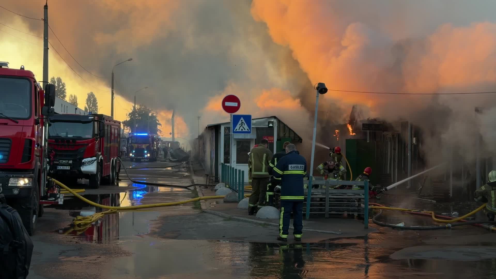 As a result of the Russian attack, Ukraine’s largest book market was destroyed by fire in Kyiv.