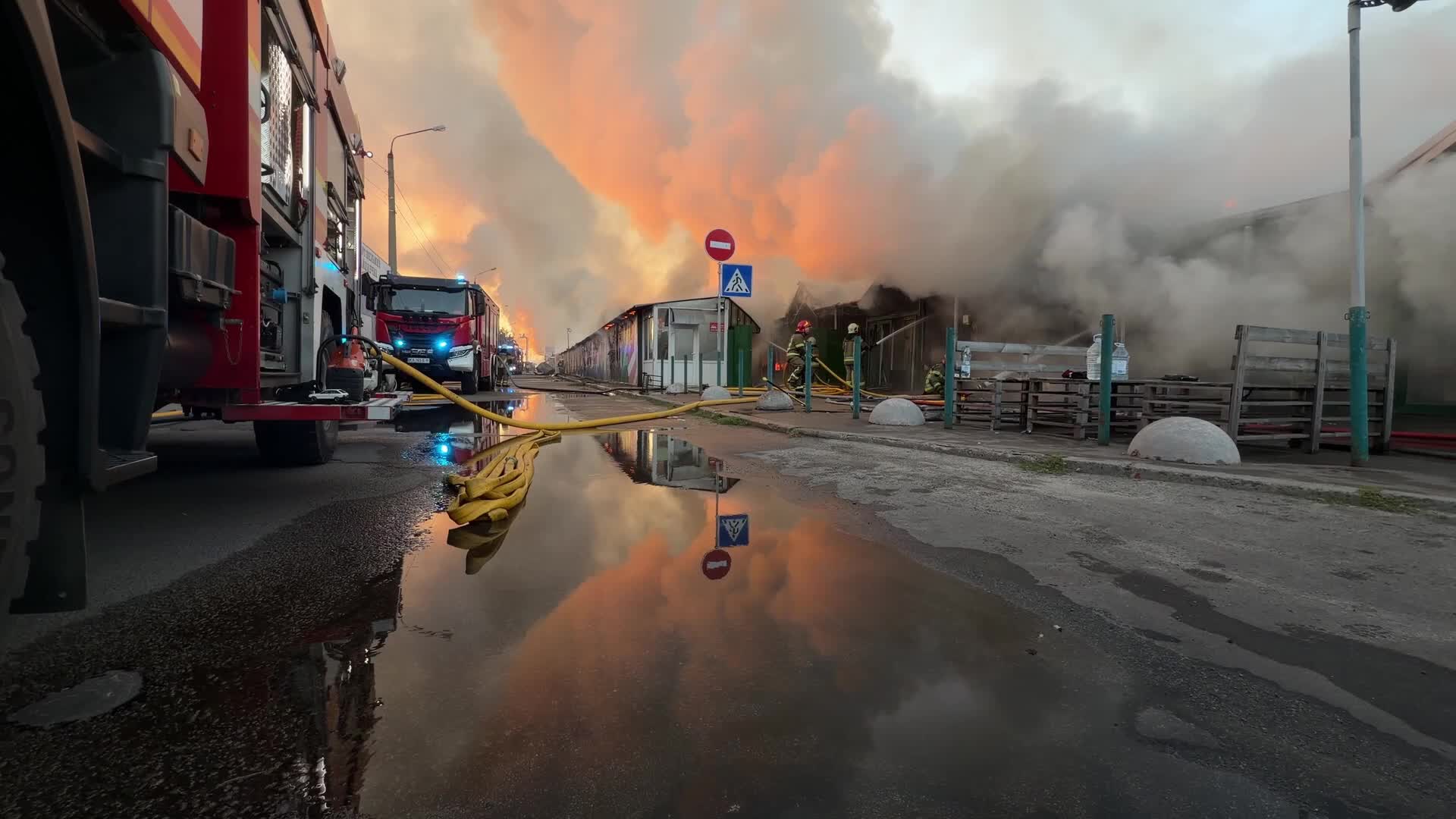 As a result of the Russian attack, Ukraine’s largest book market was destroyed by fire in Kyiv.