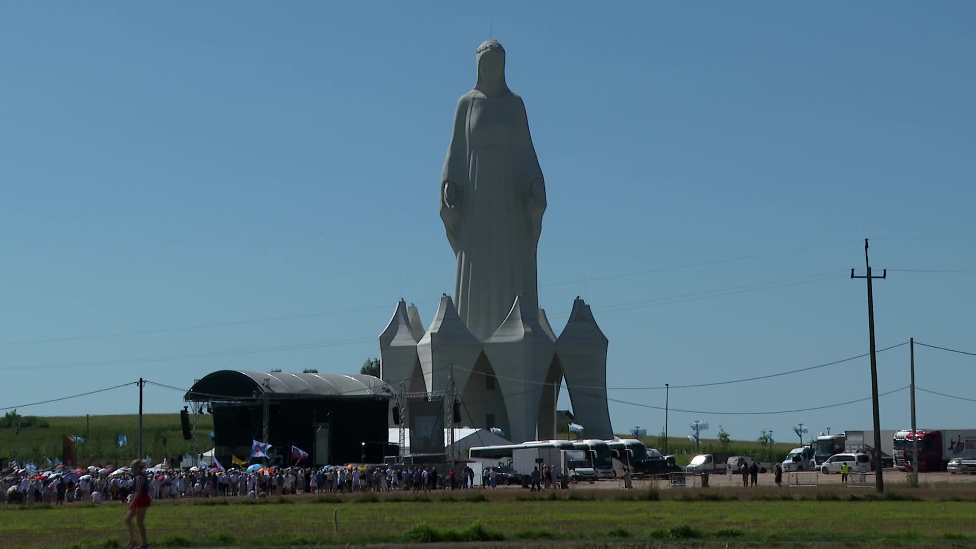 Poland: Virgin Mary statue