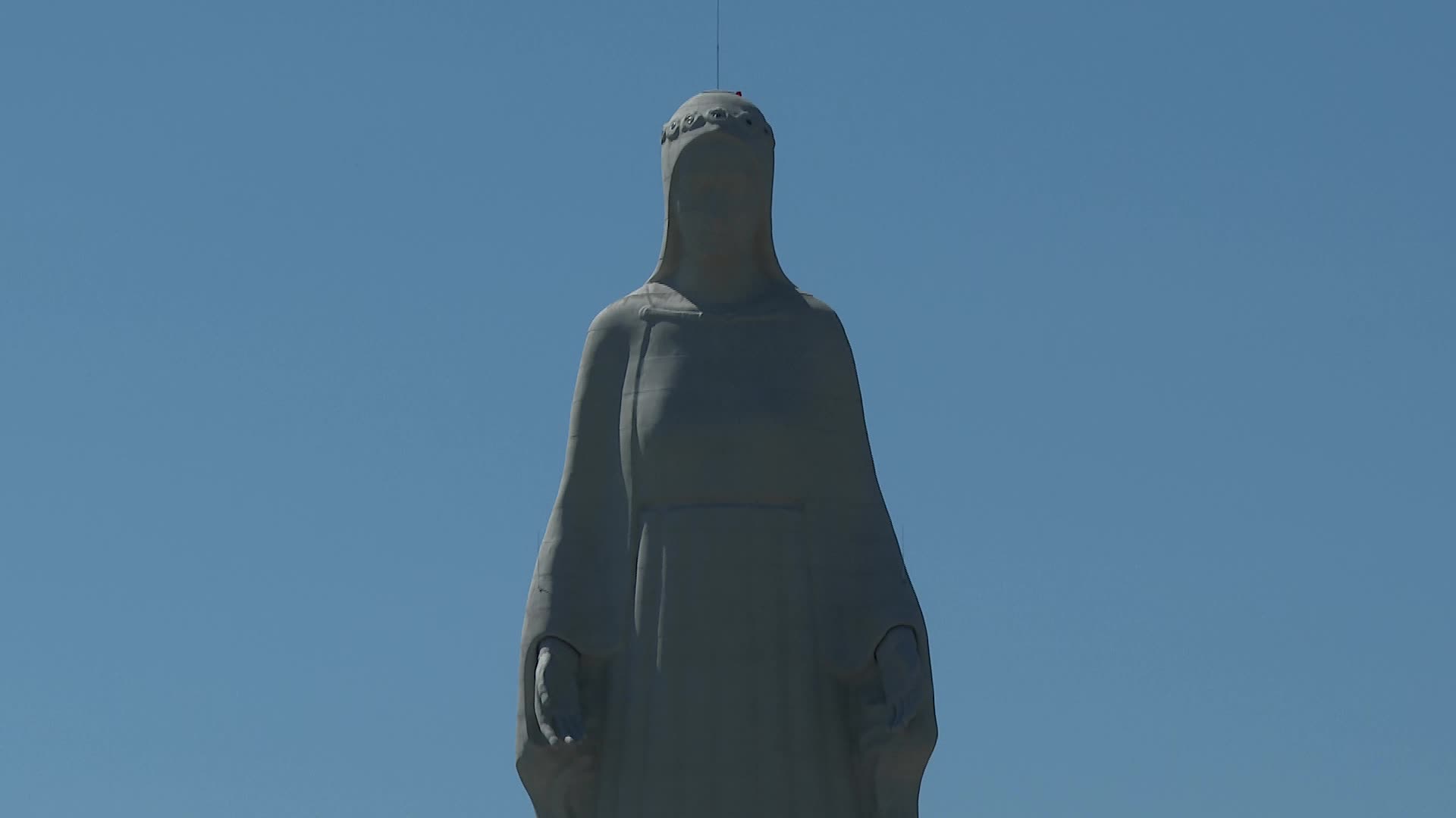 Poland: Virgin Mary statue