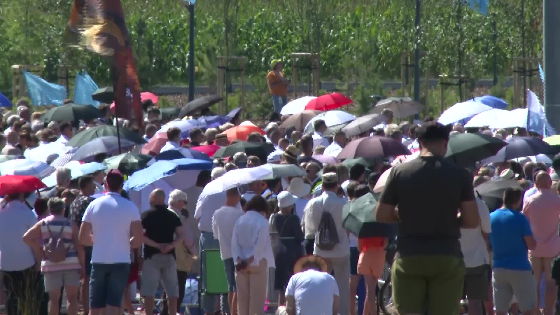 Poland: Virgin Mary statue