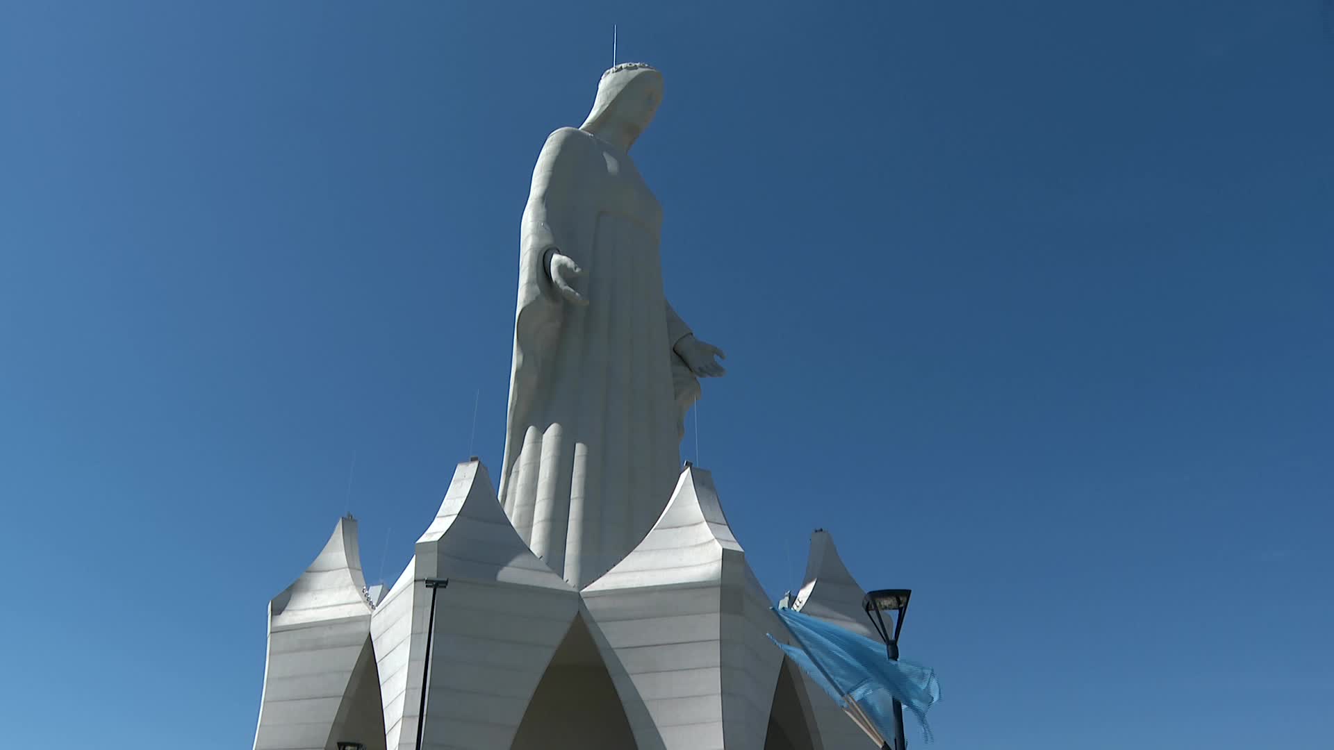 Poland: Virgin Mary statue