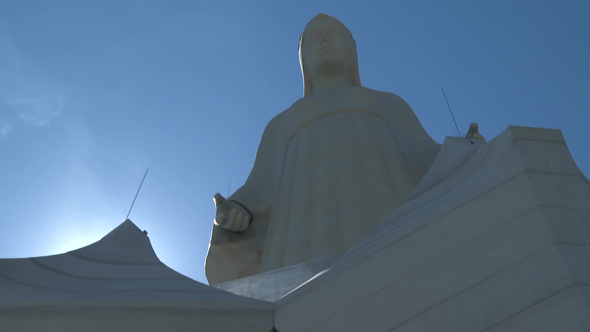 Poland: Virgin Mary statue