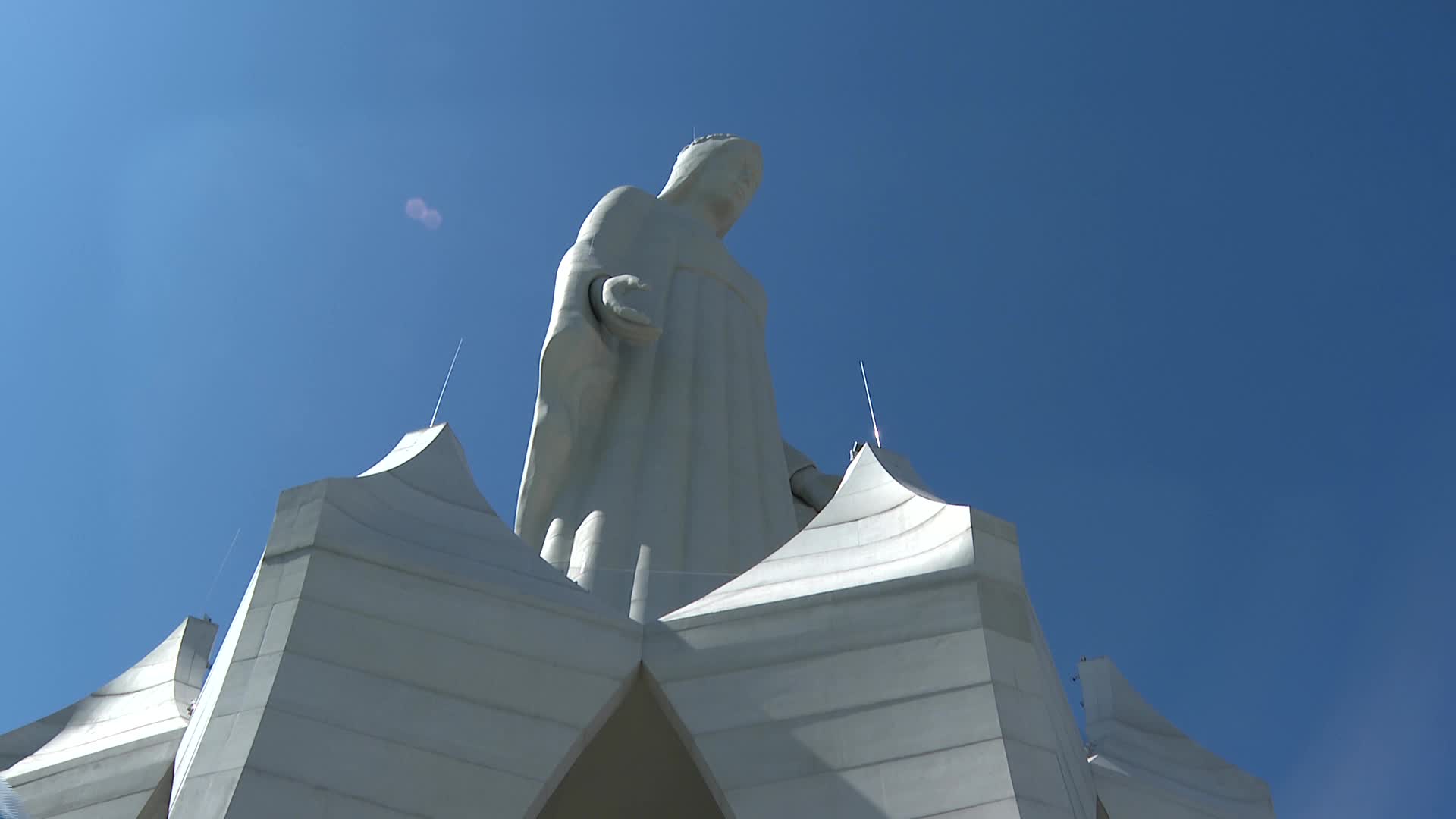 Poland: Virgin Mary statue