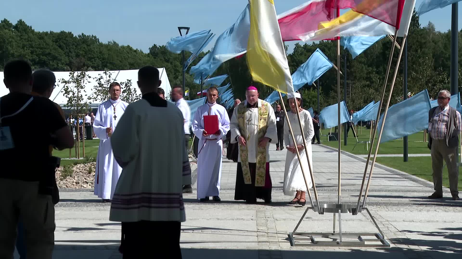 Poland: Virgin Mary statue