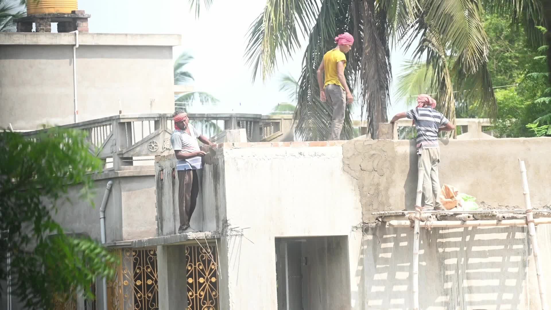 Daily wage labor in India - Mason - Life Risk - Indian Economy