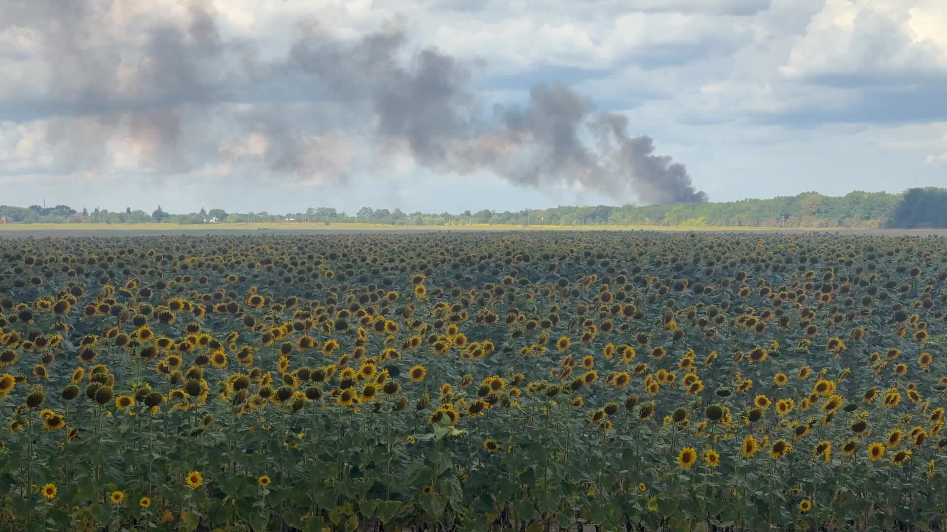 A prolonged combined Russian air attack on Kyiv.