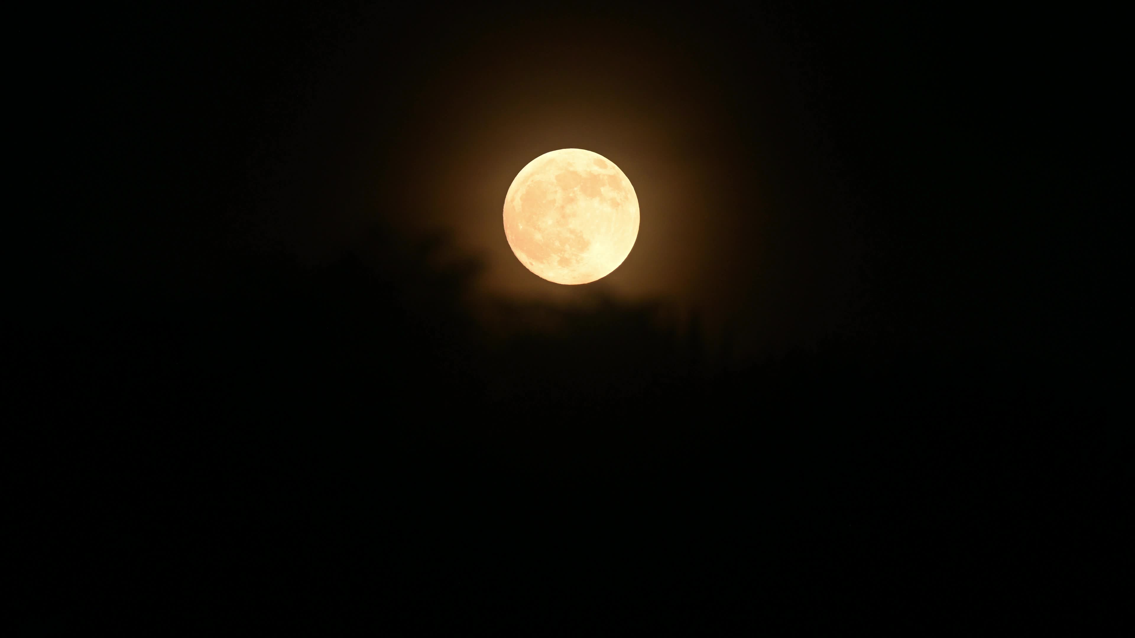 August full moon 2026 - Sturgeon Moon - Lunar Corona - Atmospheric Optics
