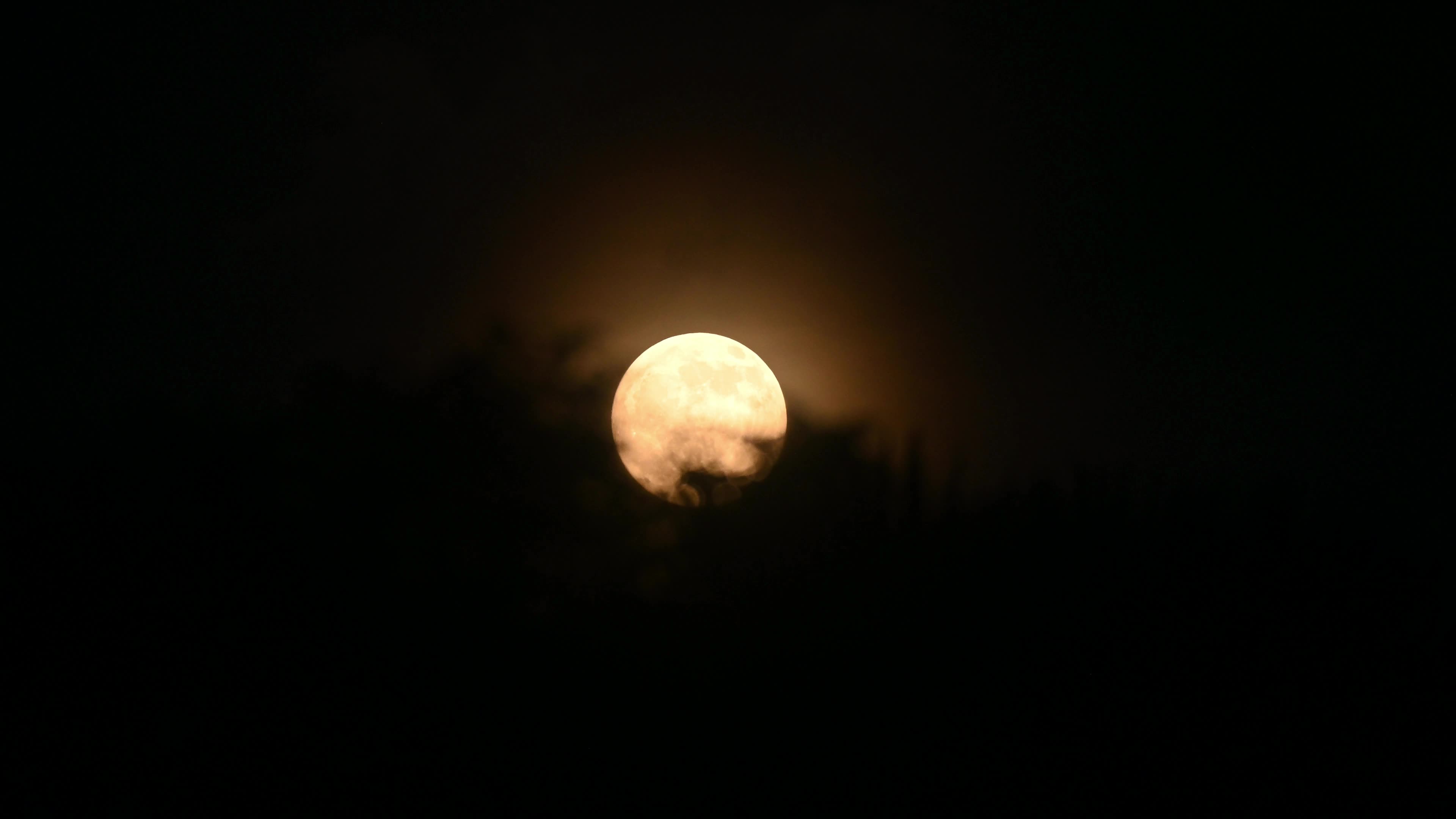 August full moon 2026 - Sturgeon Moon - Lunar Corona - Atmospheric Optics