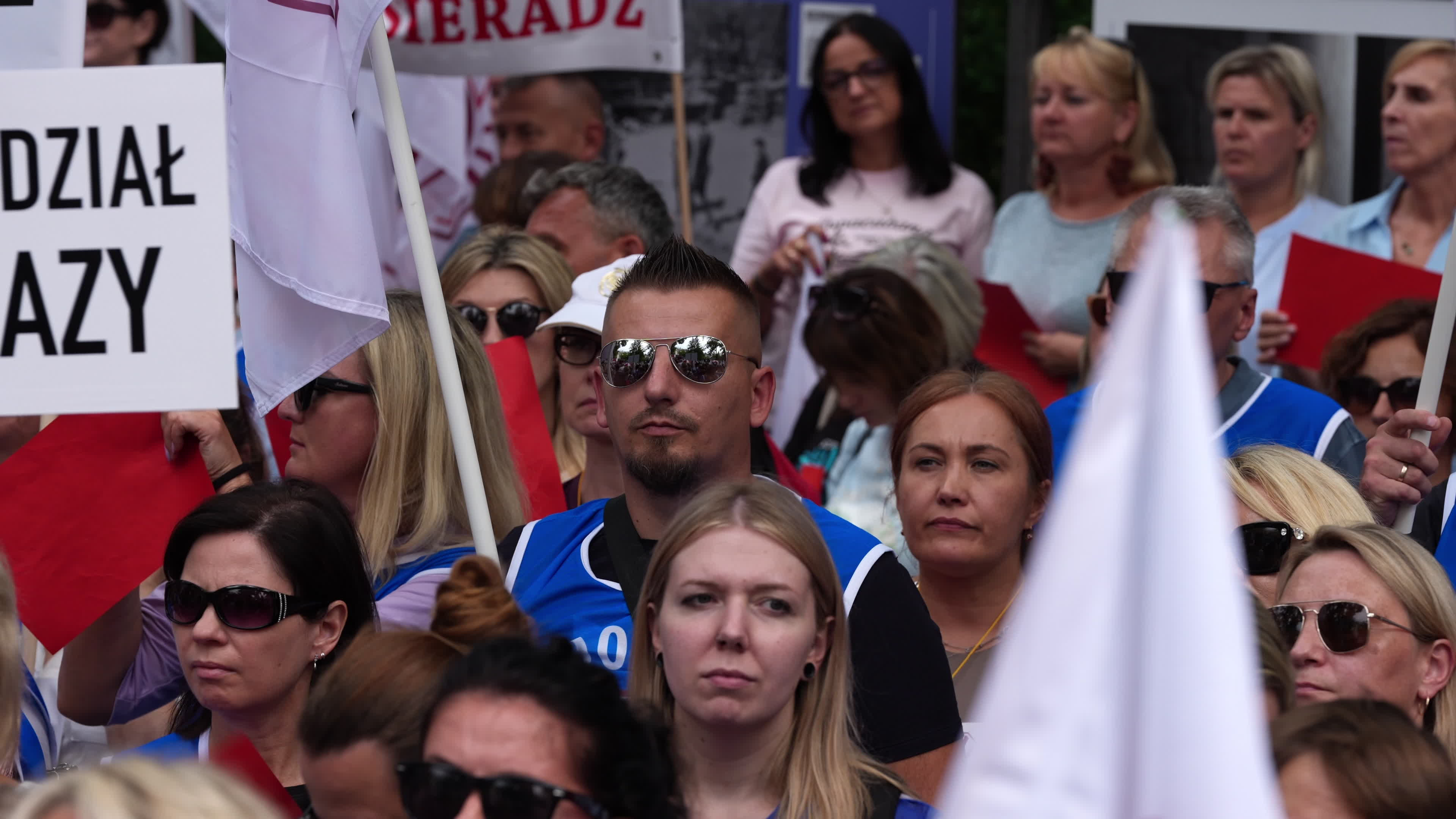 Polish Teachers Rally Outside PM's Chancellery Over Stalled Pay Reform