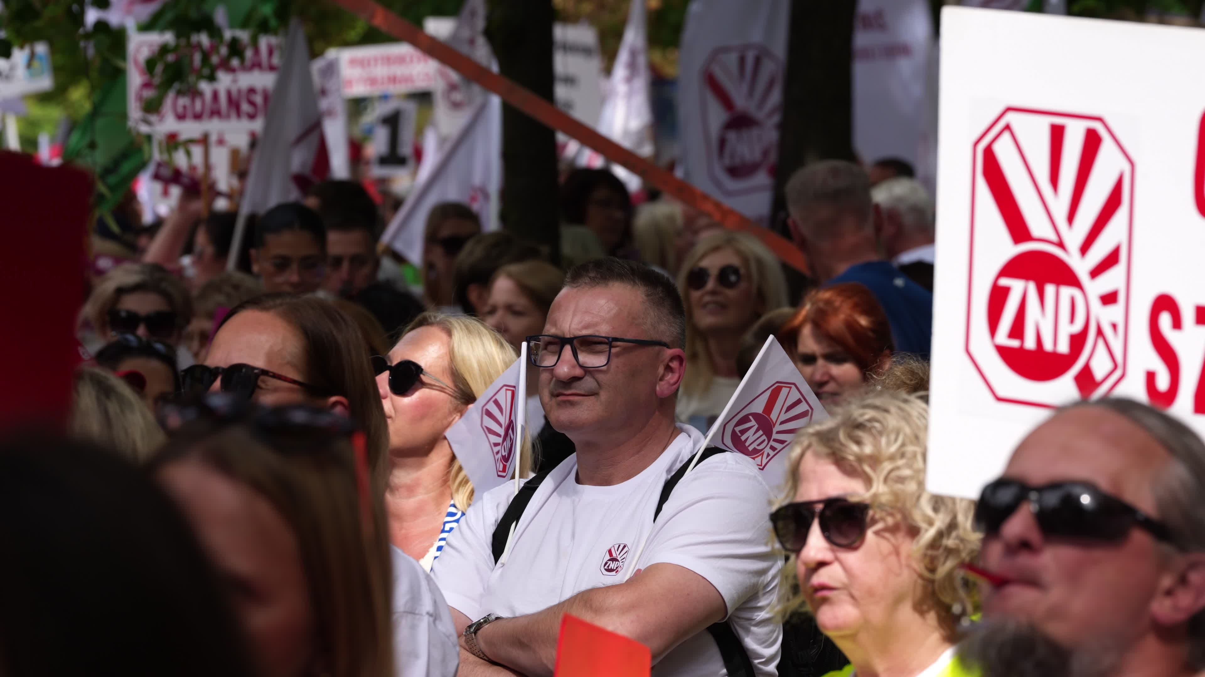 Polish Teachers Rally Outside PM's Chancellery Over Stalled Pay Reform