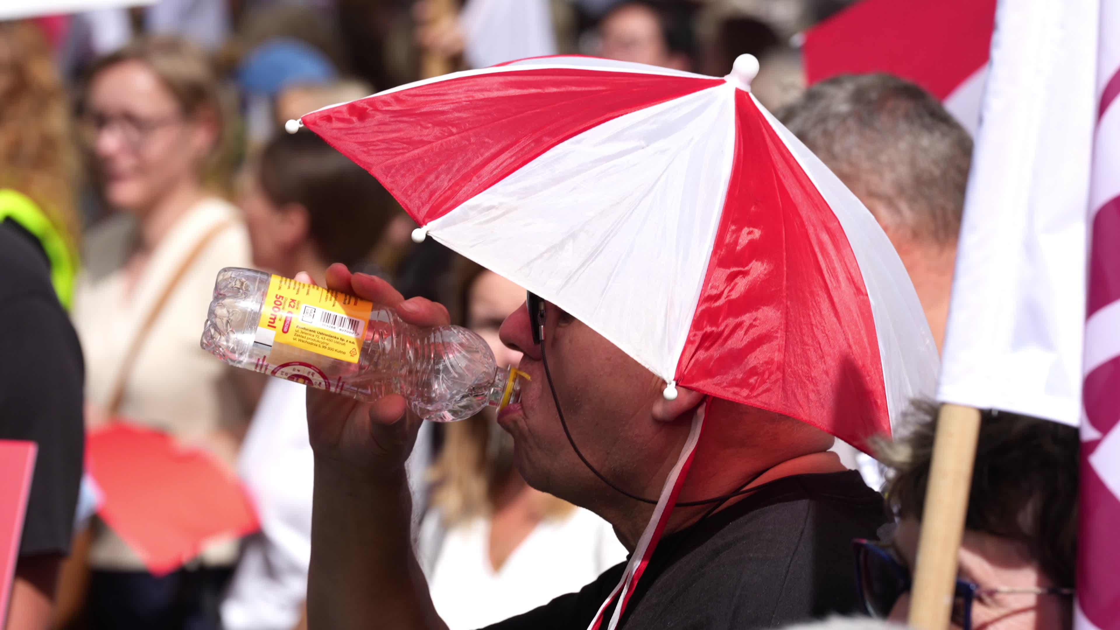 Polish Teachers Rally Outside PM's Chancellery Over Stalled Pay Reform