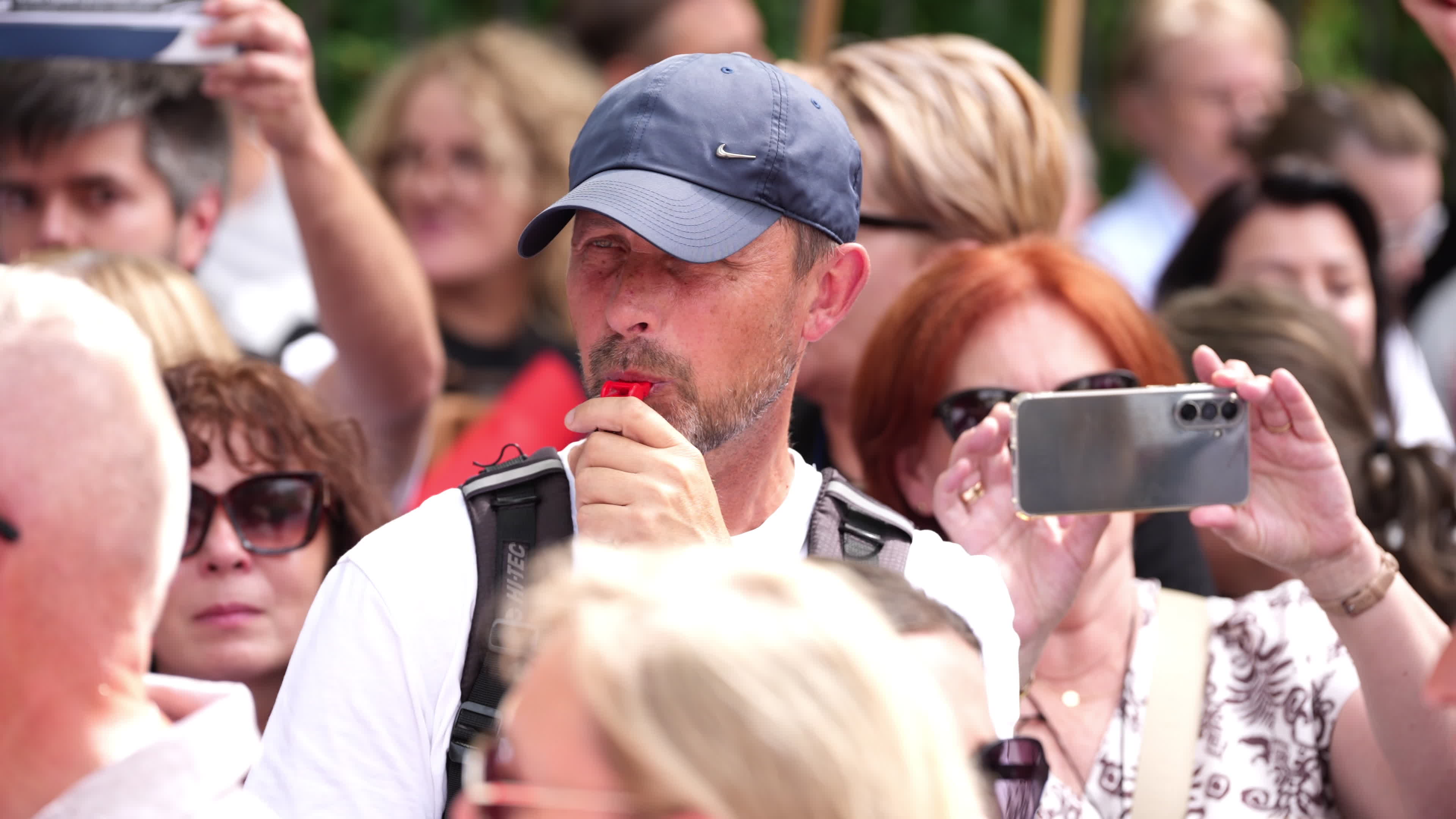 Polish Teachers Rally Outside PM's Chancellery Over Stalled Pay Reform