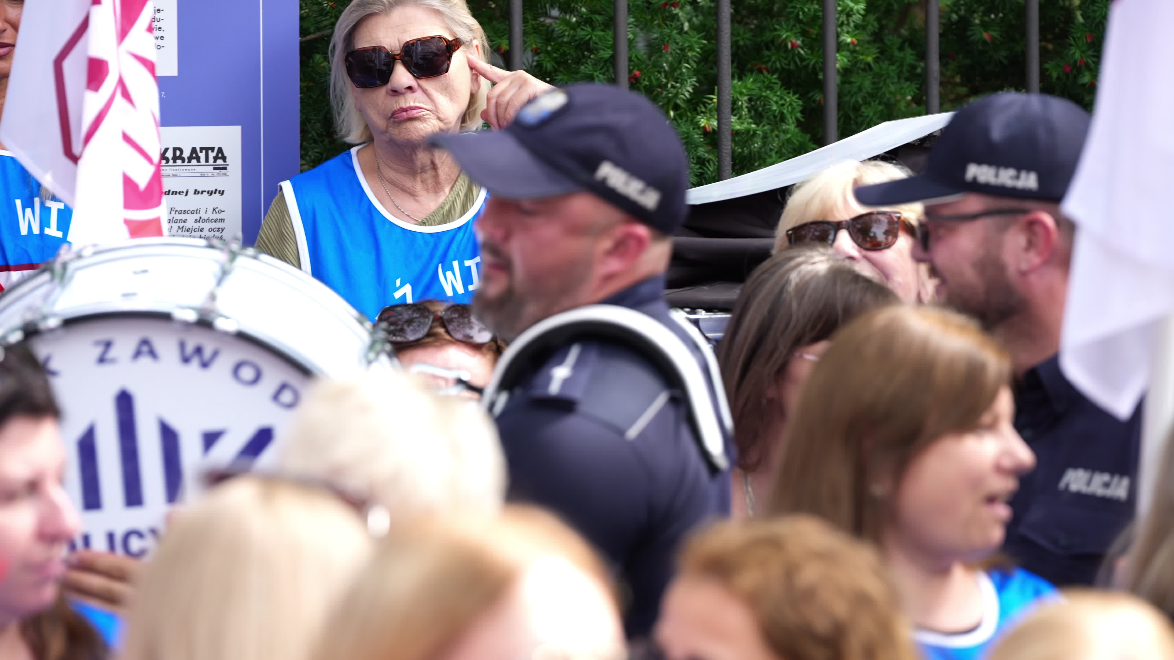Polish Teachers Rally Outside PM's Chancellery Over Stalled Pay Reform